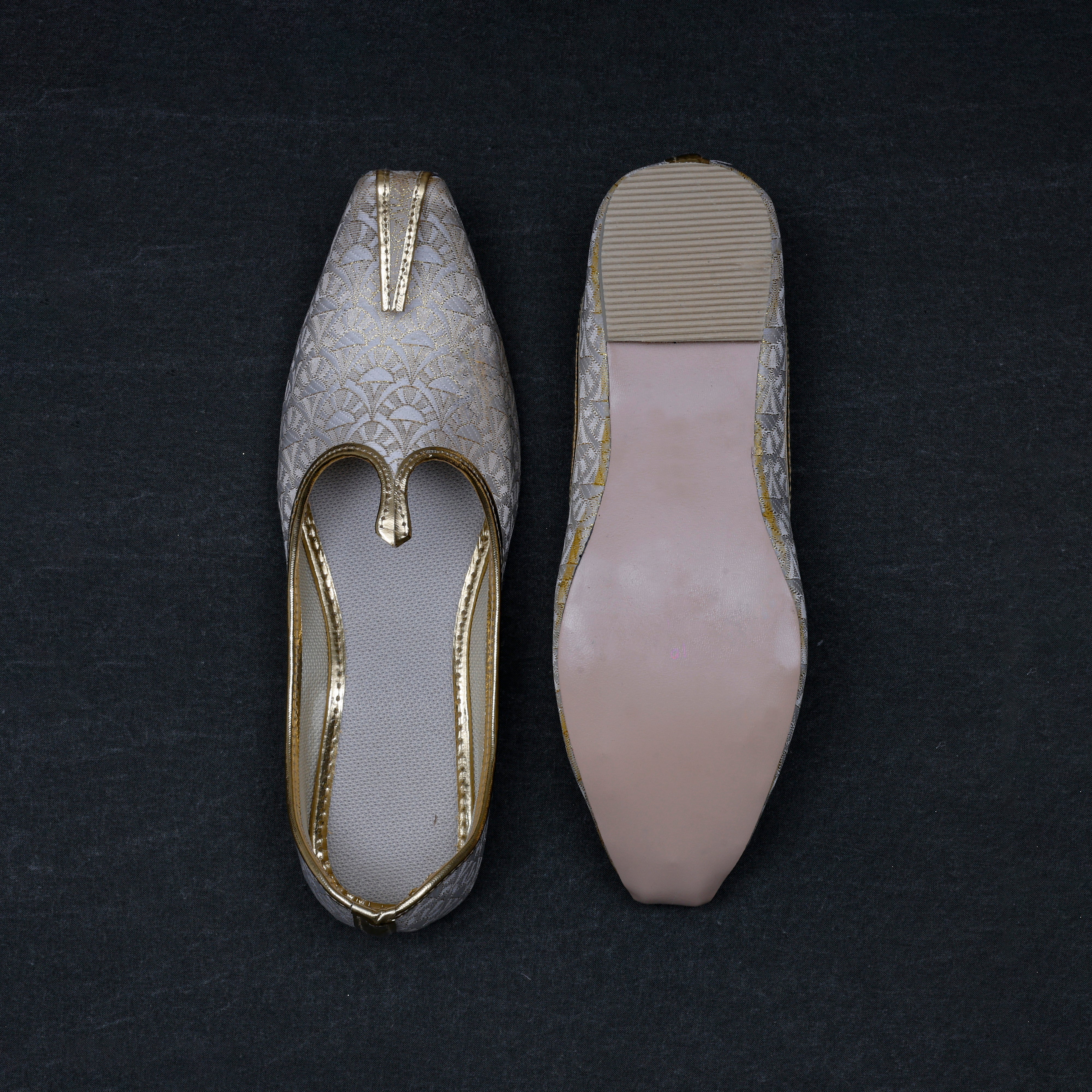 Off White Classic Handcrafted Pointed Mojari