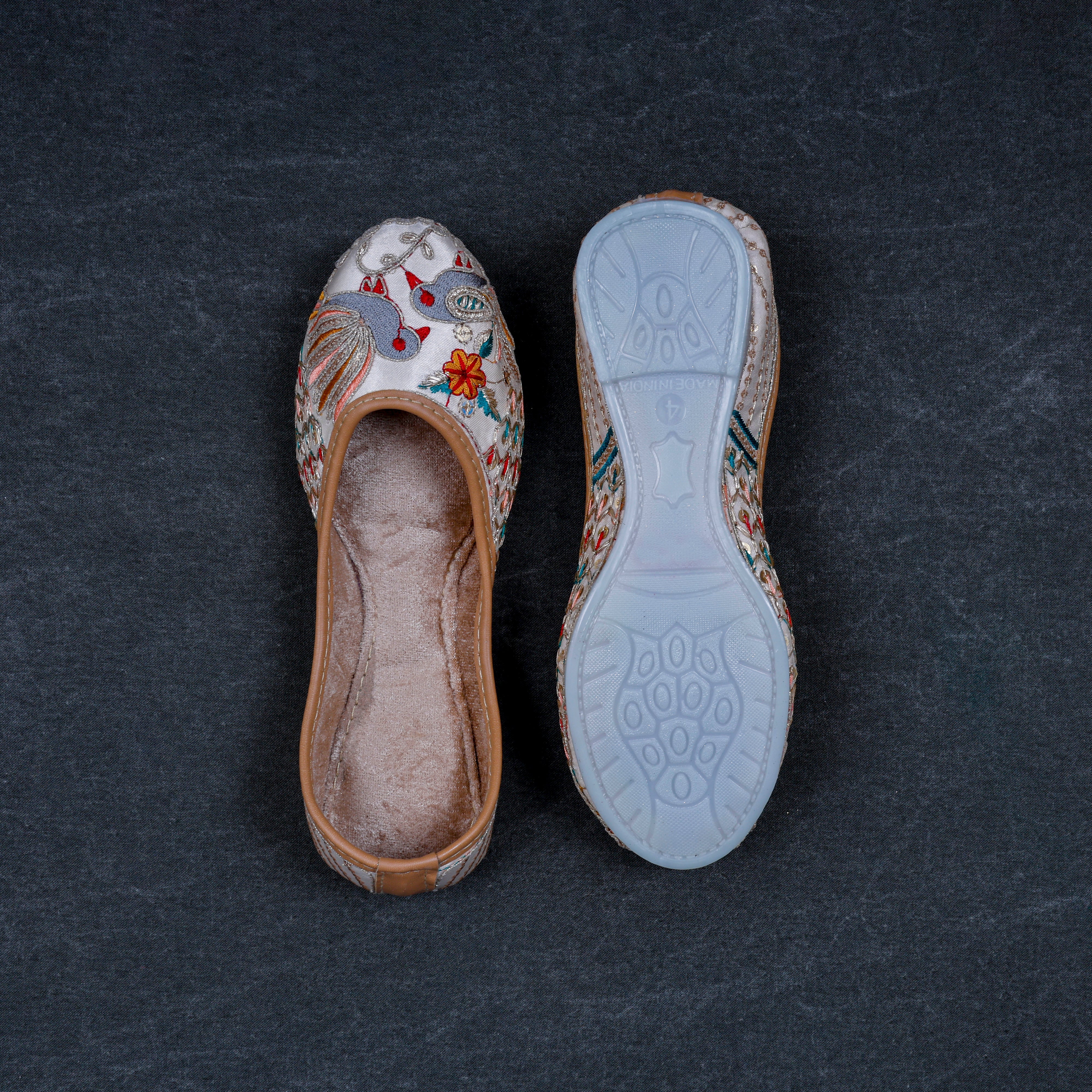 Cream Soft Fabric Round Toe Jutti