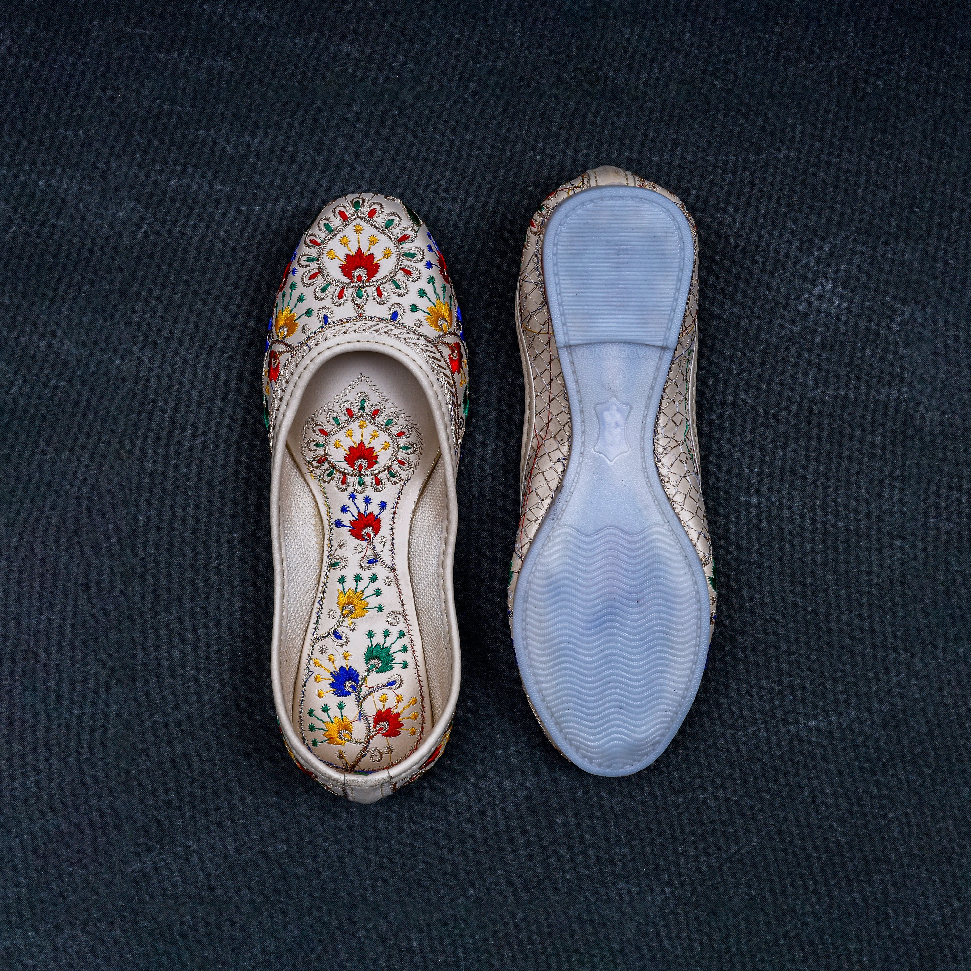 Beige Artisan Crafted Ethnic Jutti