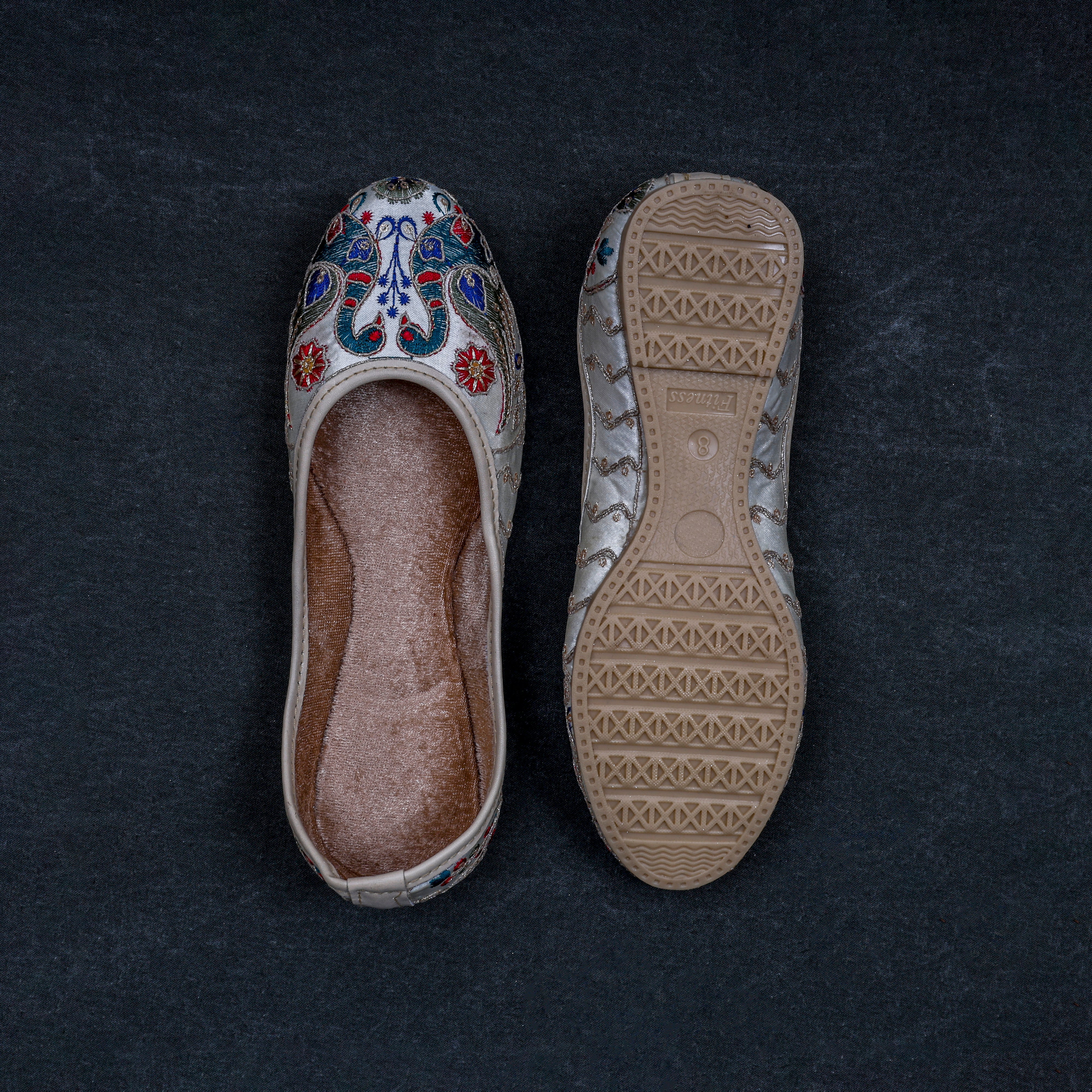 Handcrafted Off White Almond Ethnic Jutti