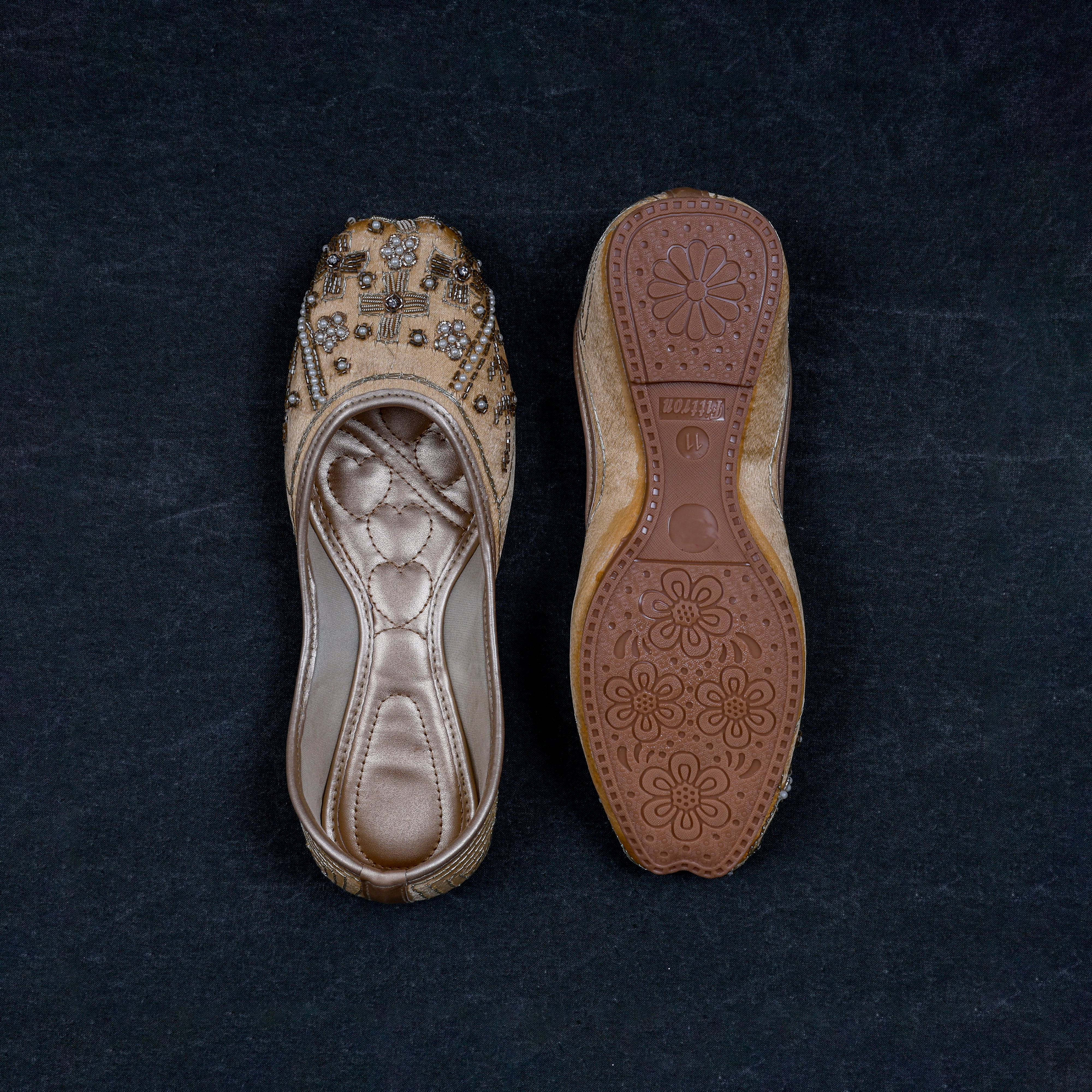 Gold Artisan Closed Toe Jutti
