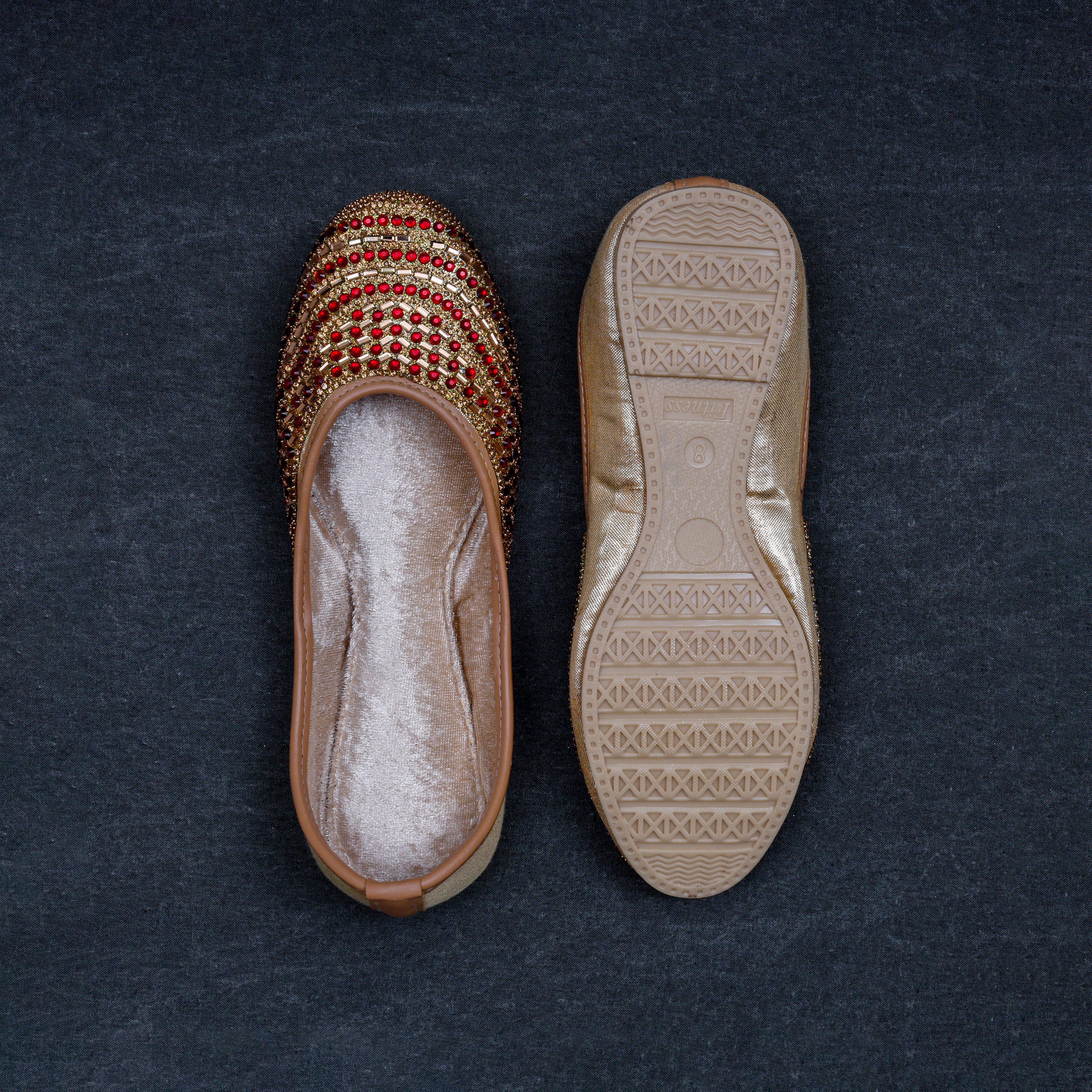 Gold Handcrafted Closed Toe Ethnic Jutti