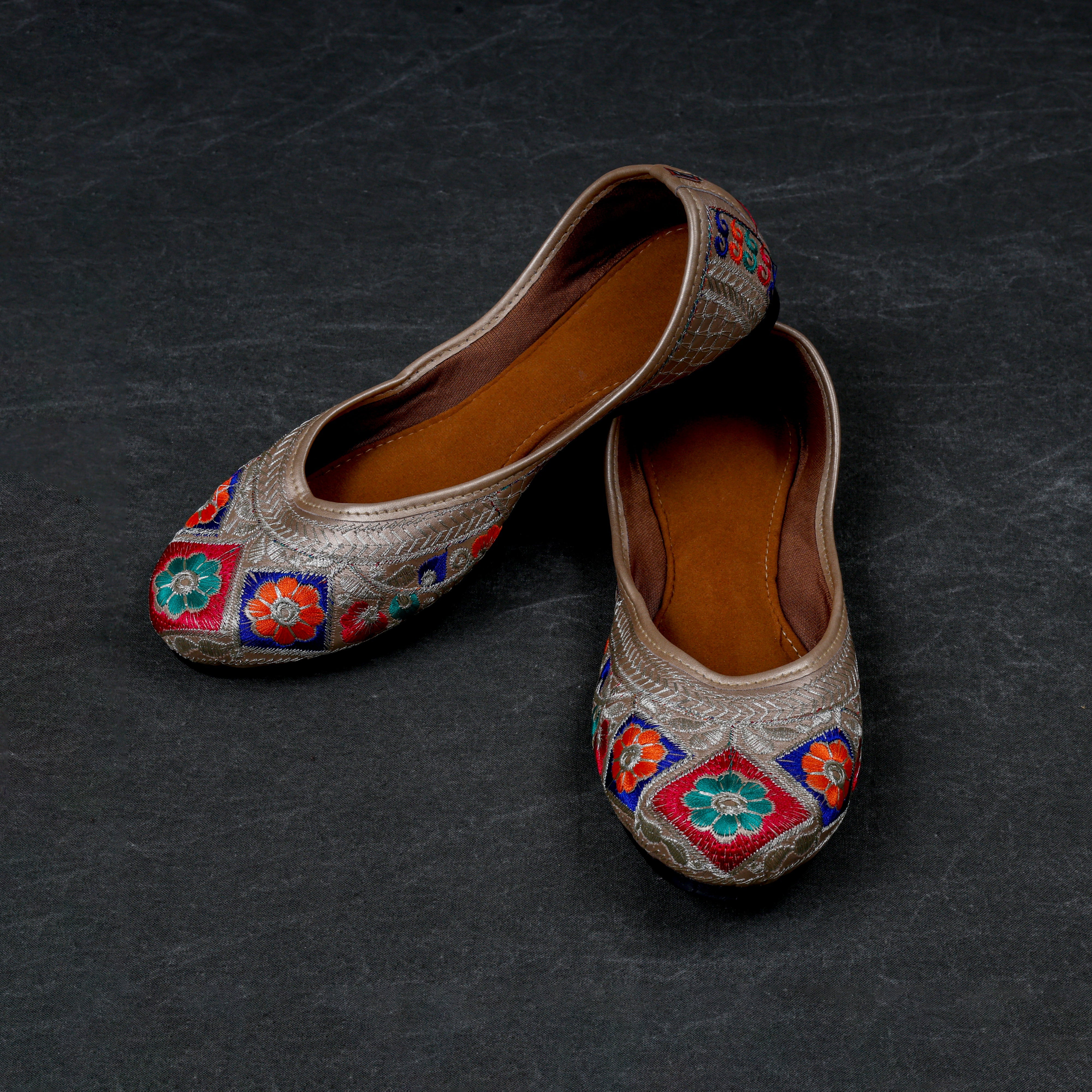 Soft Rexine Gold Round Toe Jutti