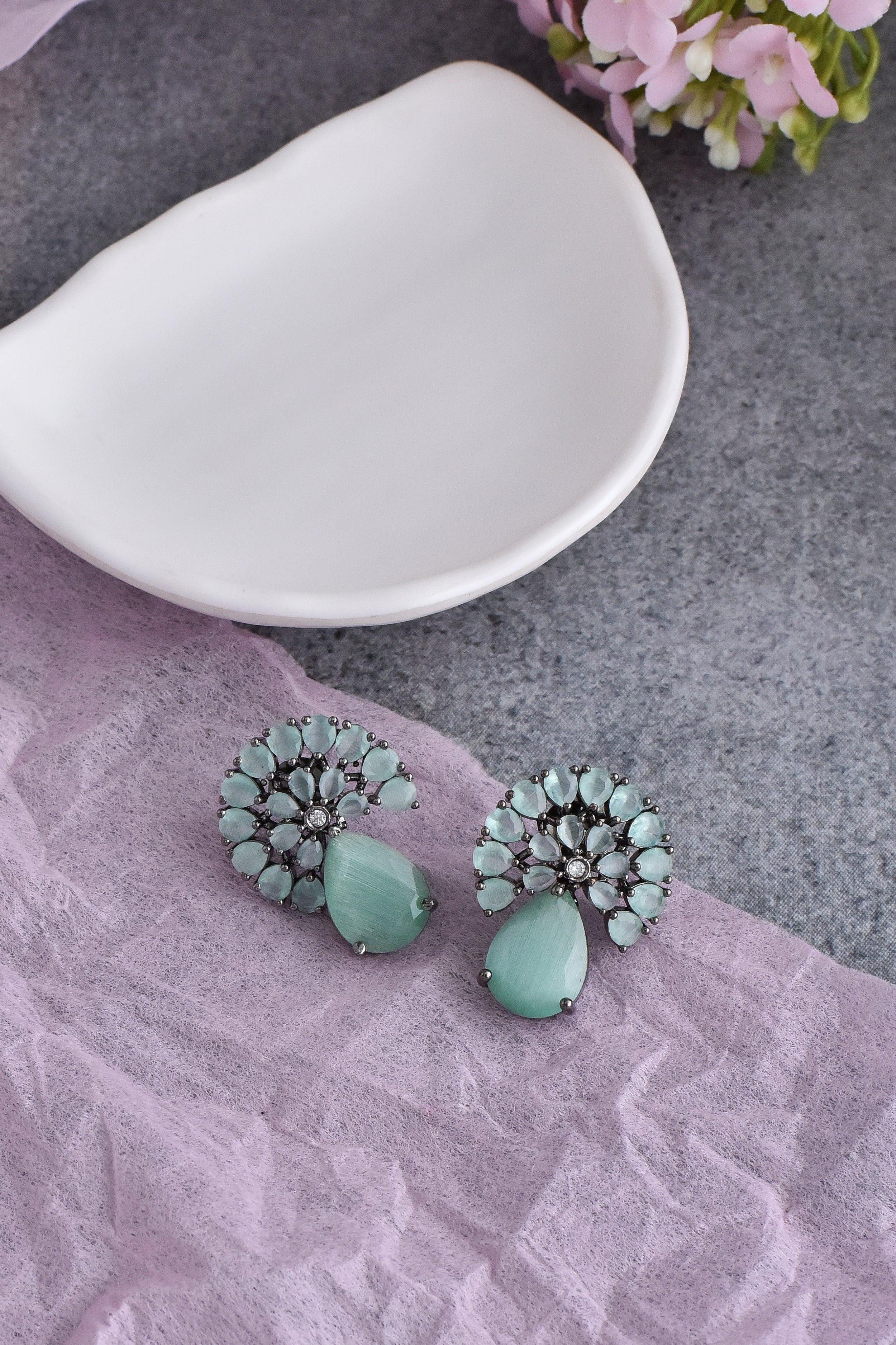 Emerald Glimmer Zirconia Earrings - Dyulokha