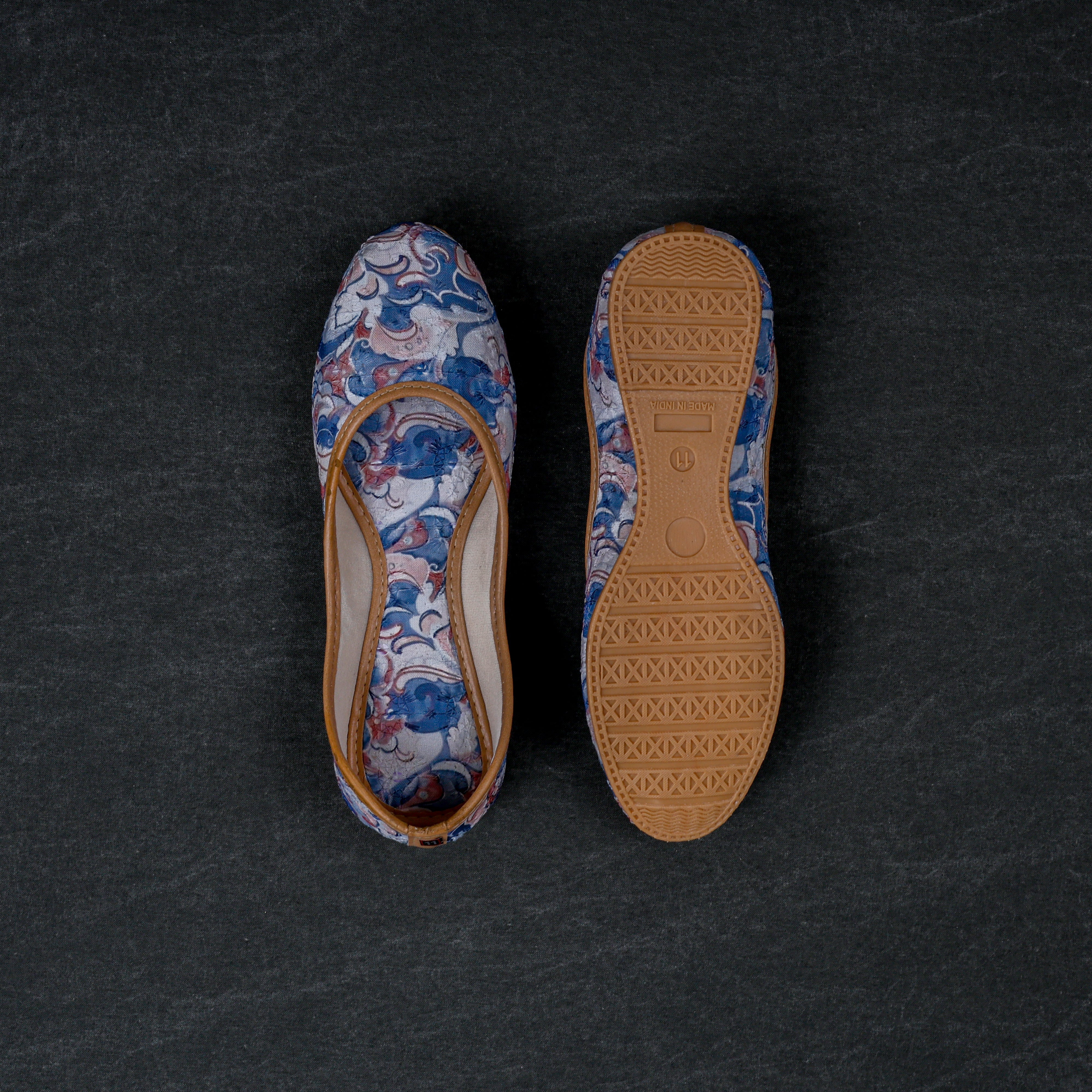 Textured Multicolor Closed Toe Jutti