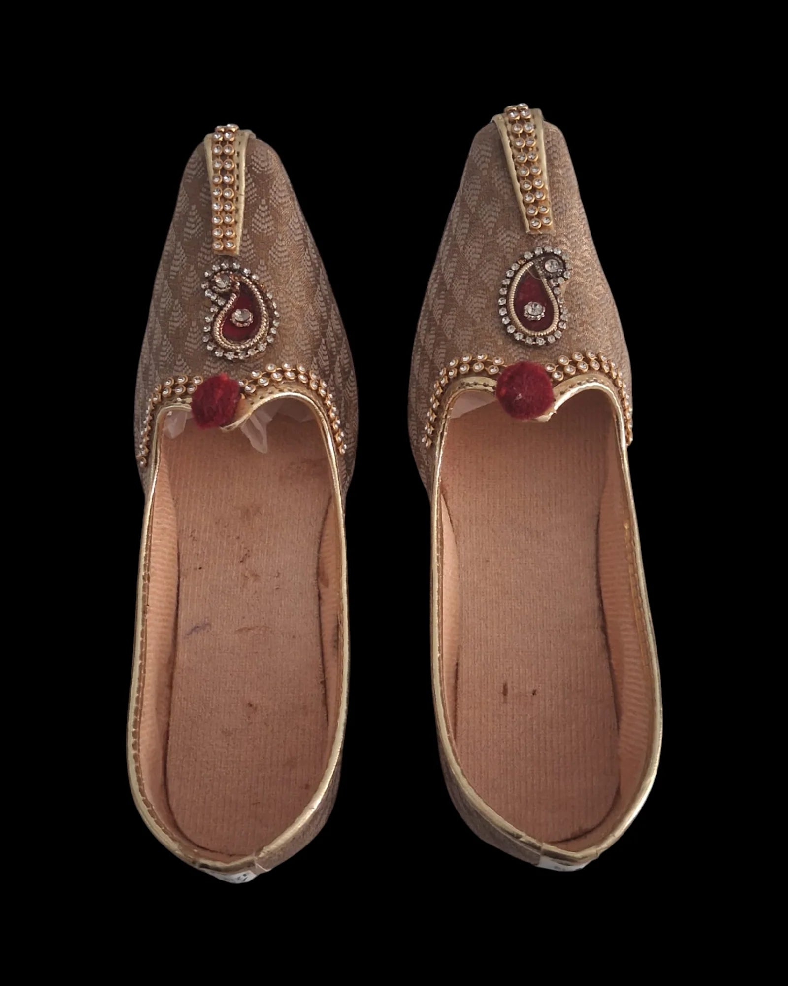 Gold Textured Pointed Mojari