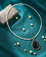 Classic Close-Neck Necklace