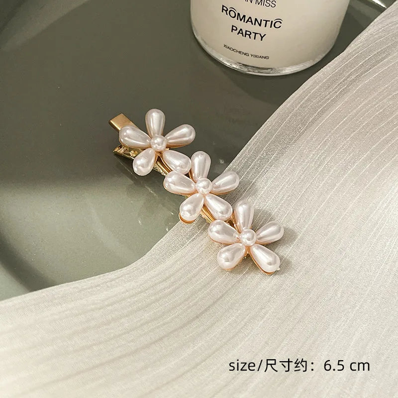 Geometric Alloy Pearl Hair Clip in White