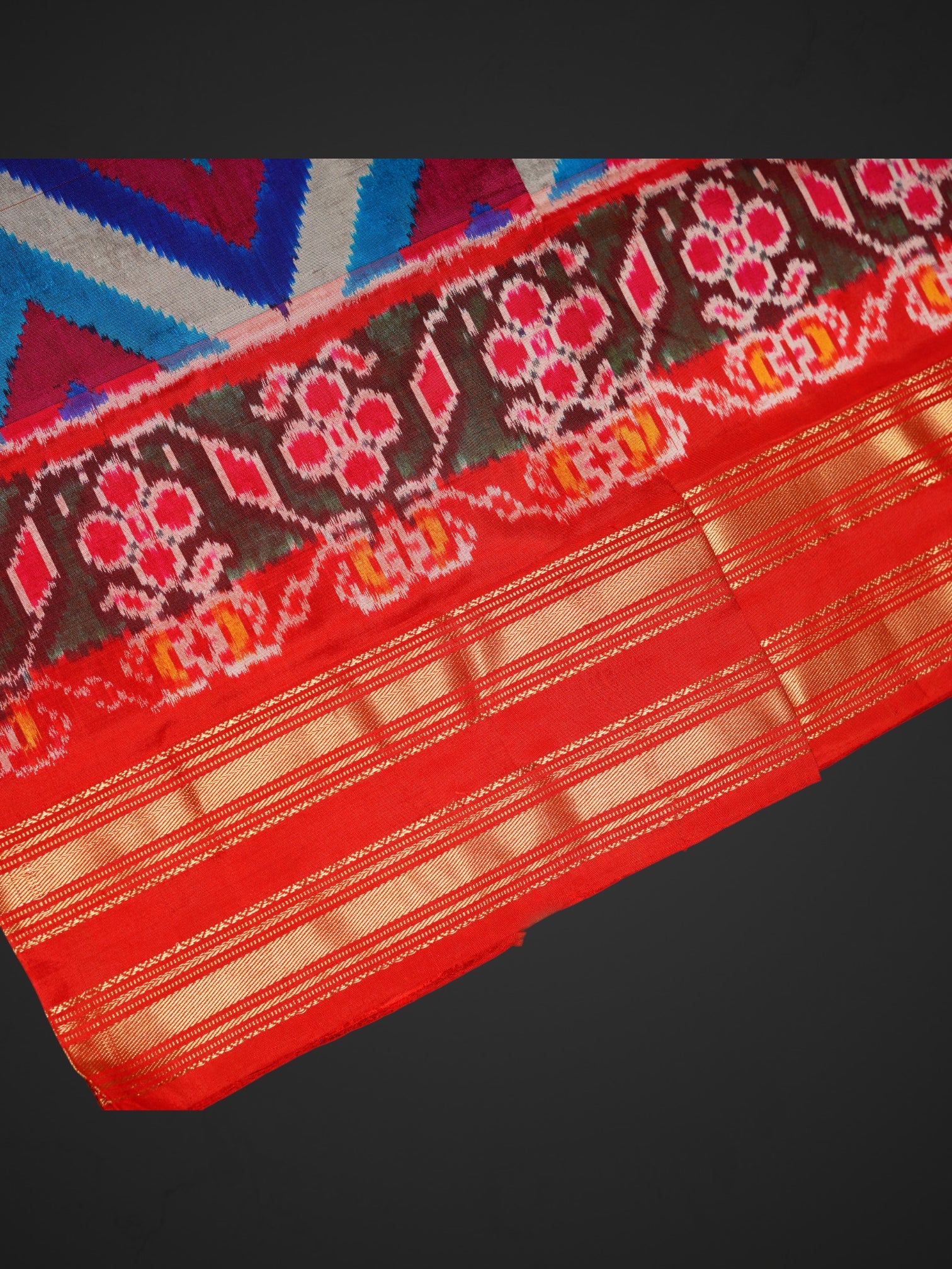 Zigzag Pattern Pochampally Silk Saree