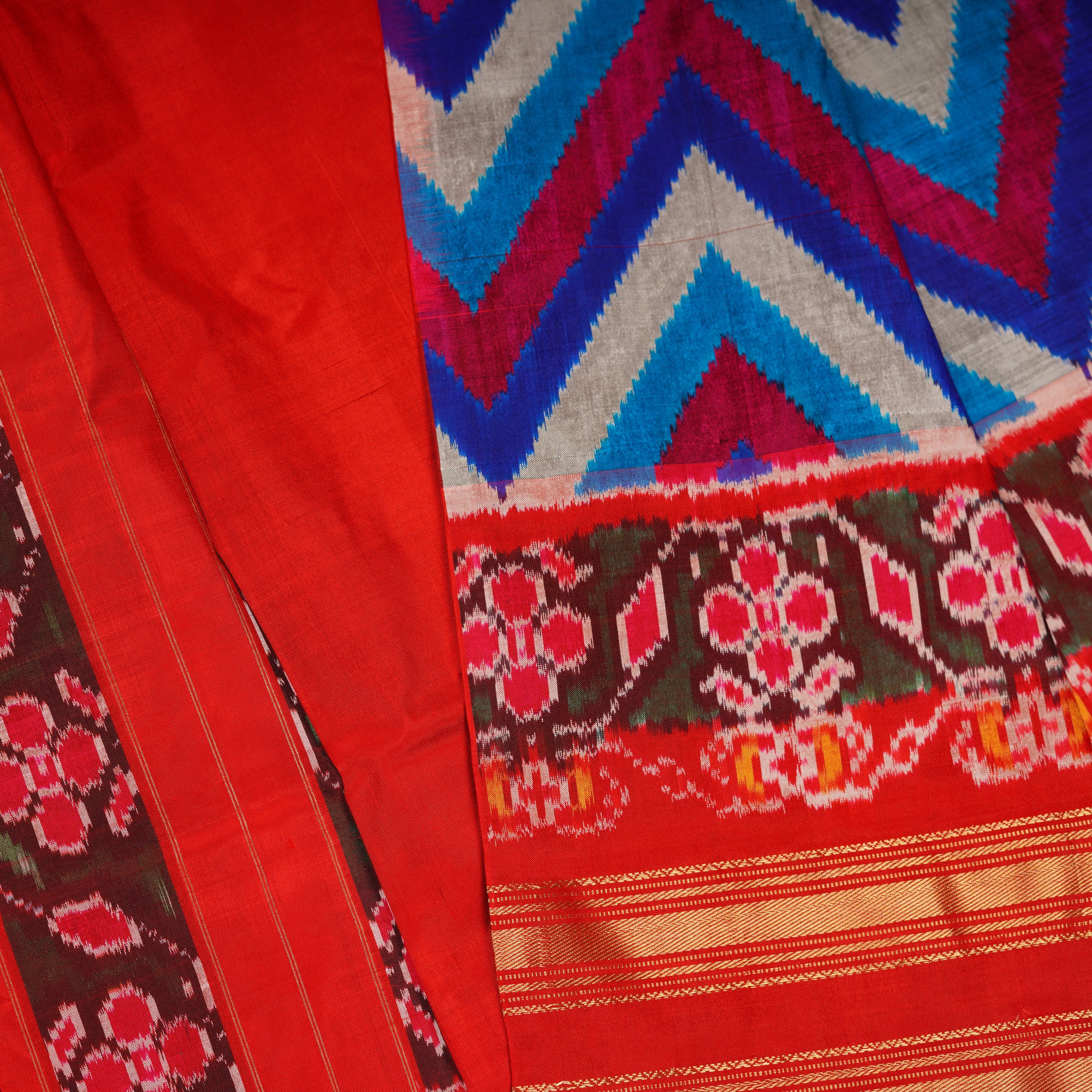 Zigzag Pattern Pochampally Silk Saree