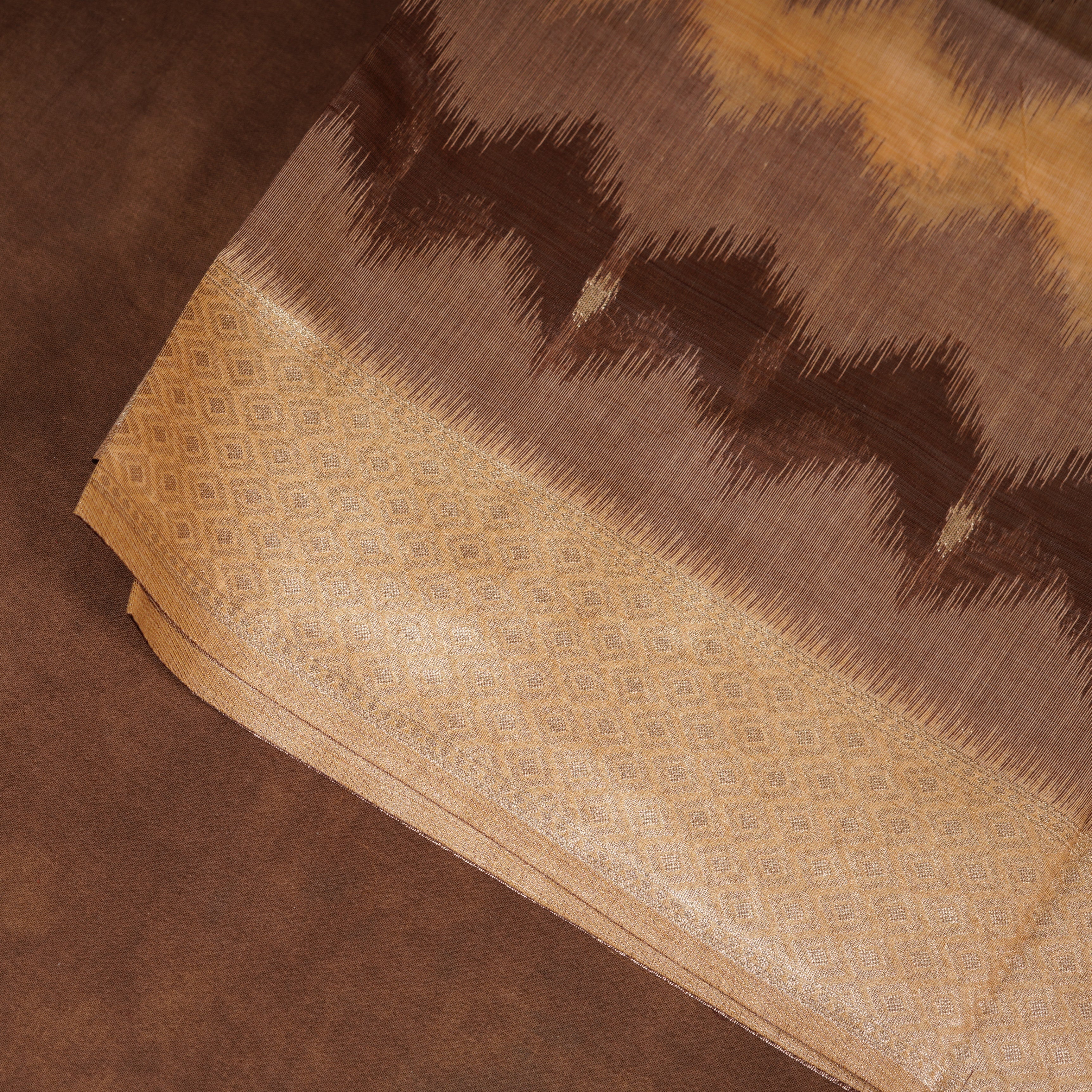 Cream Tie Dye Zigzag Chanderi Saree
