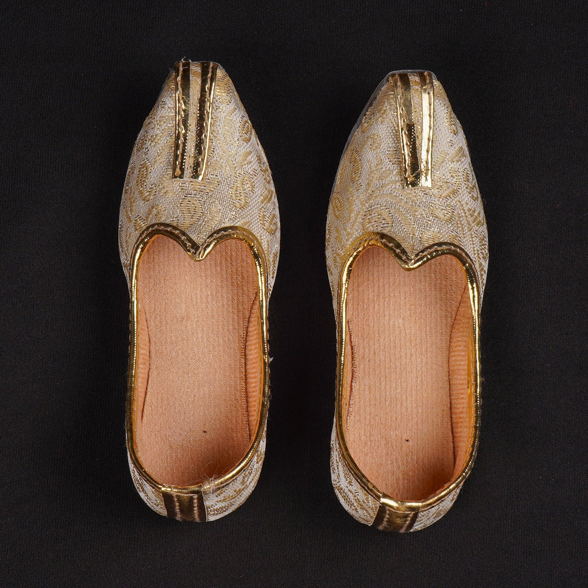 Gold Textured Artisan Pointed Mojari