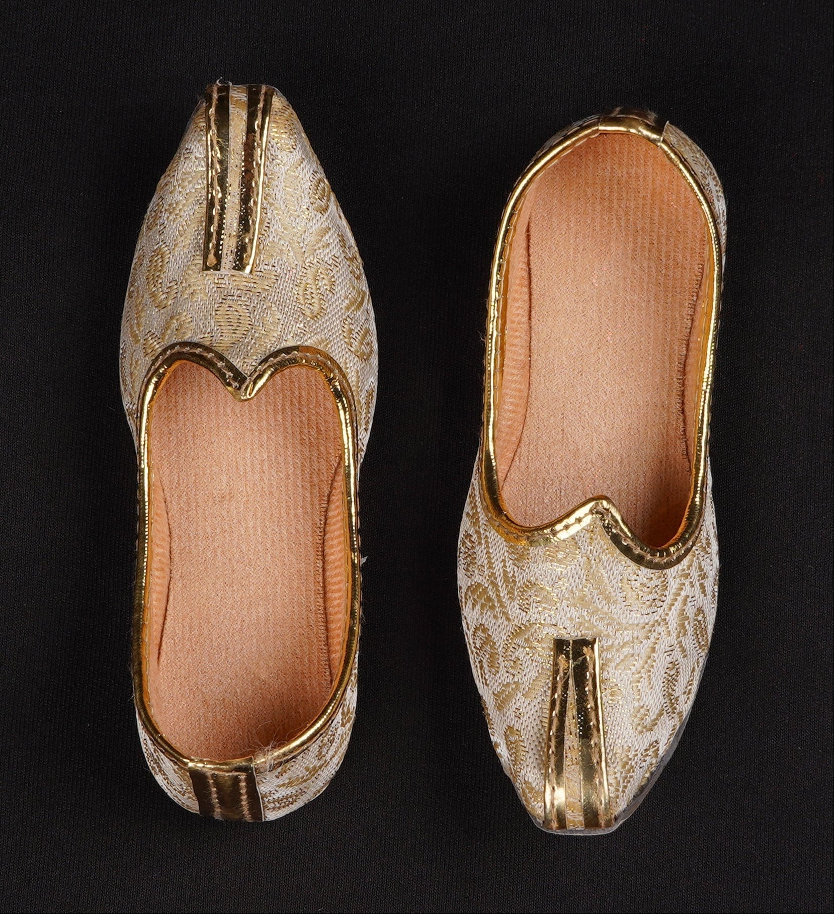 Gold Textured Artisan Pointed Mojari
