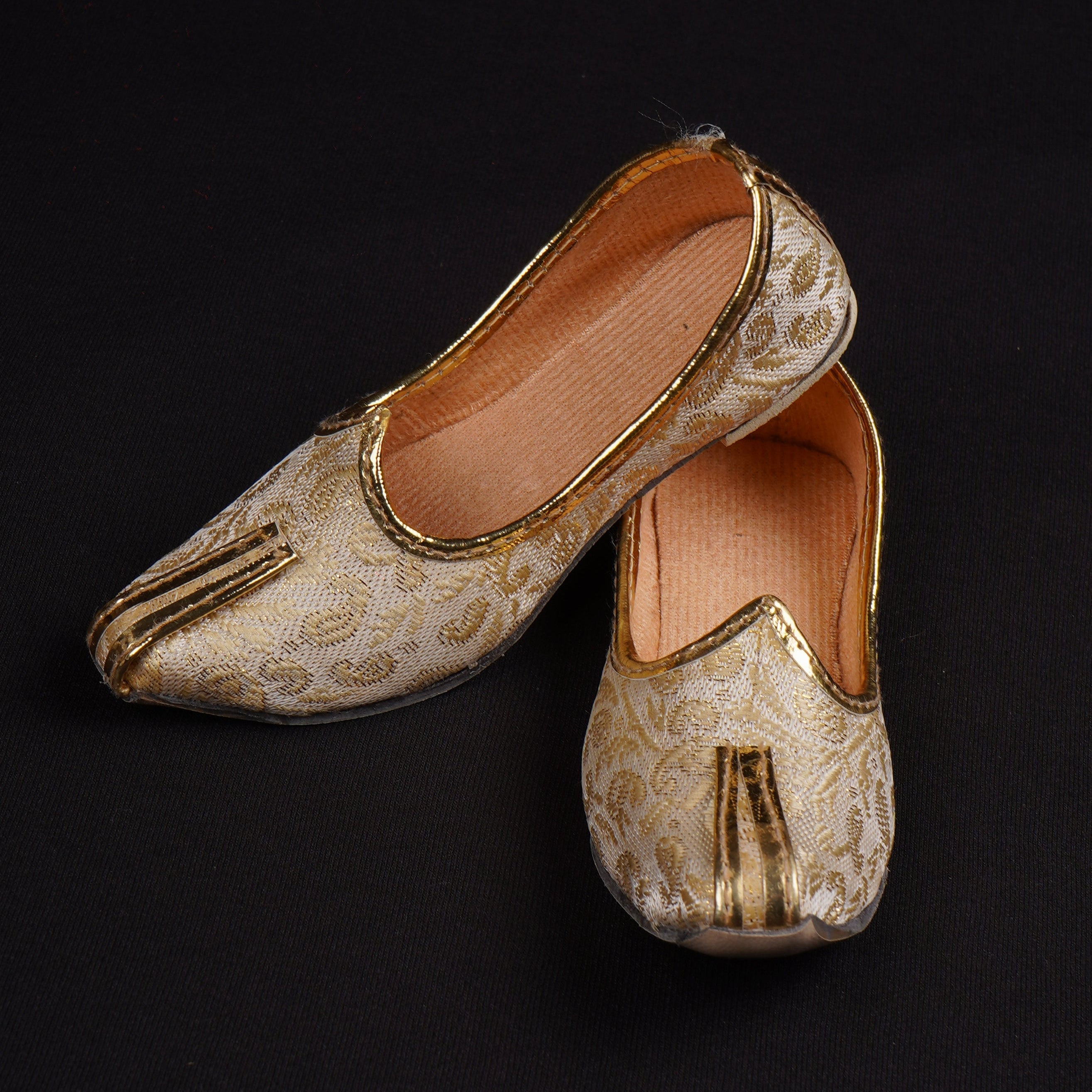 Gold Textured Artisan Pointed Mojari