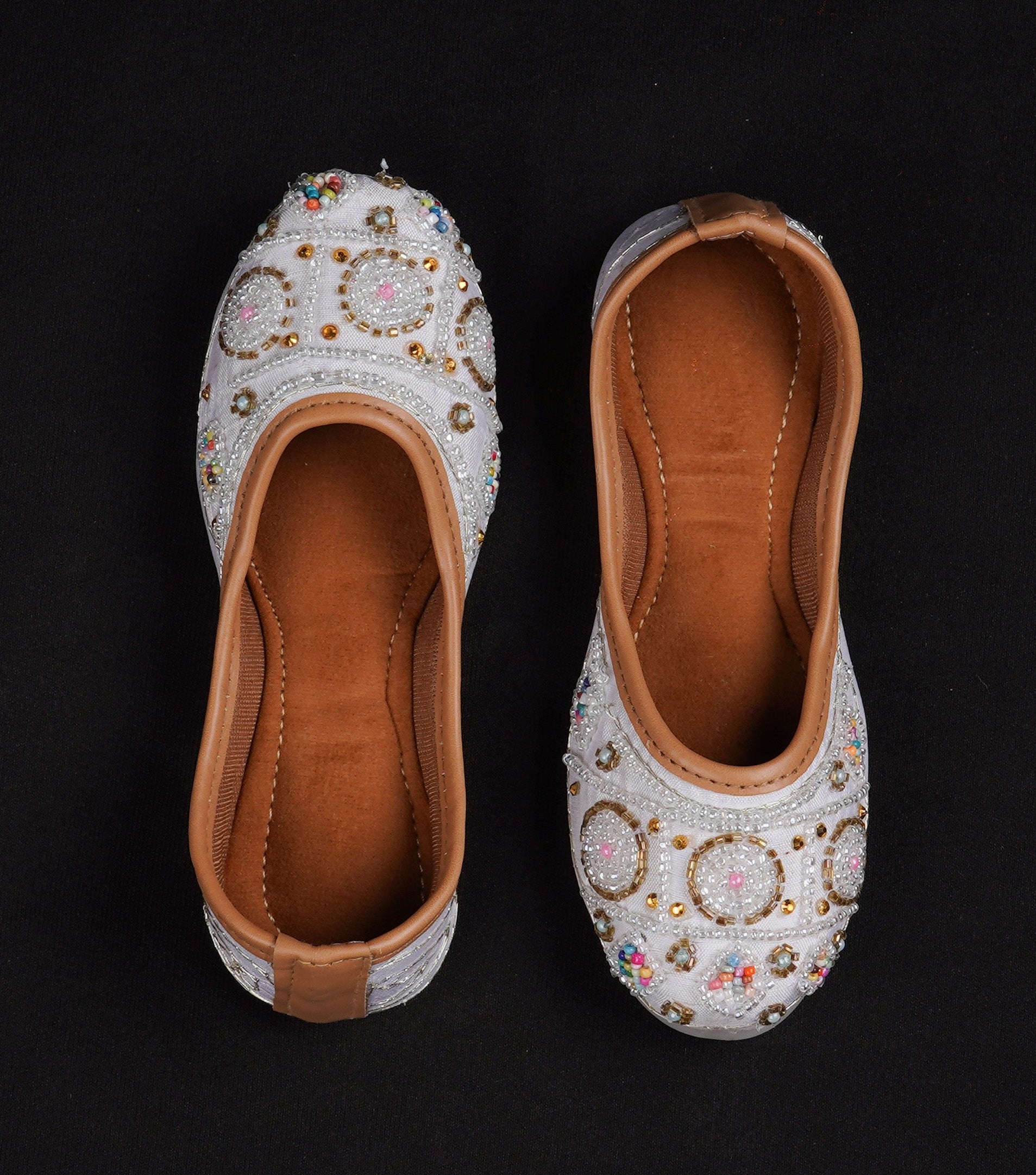 White Artisan Crafted Ethnic Jutti