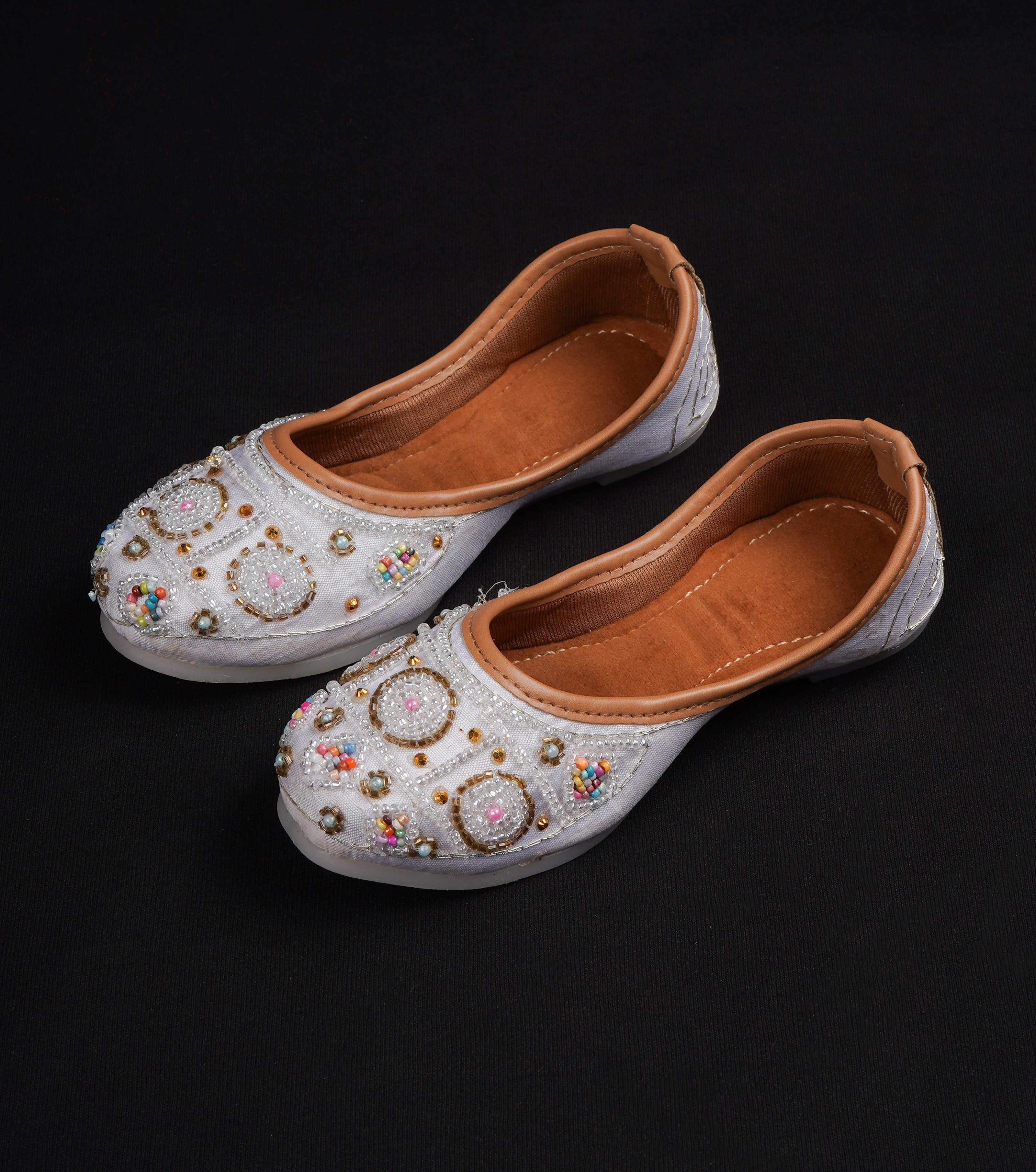 White Artisan Crafted Ethnic Jutti