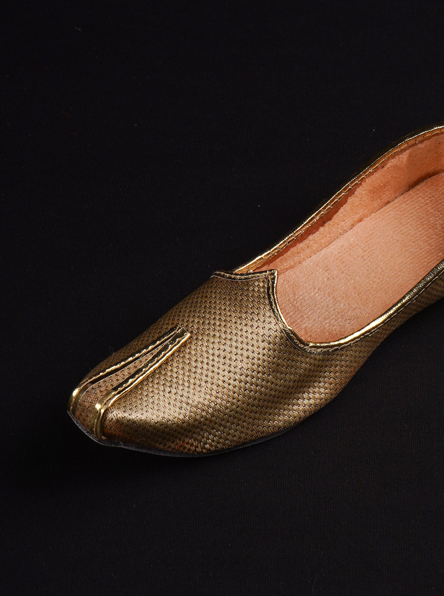 Gold Textured Heritage Pointed Mojari Shoes
