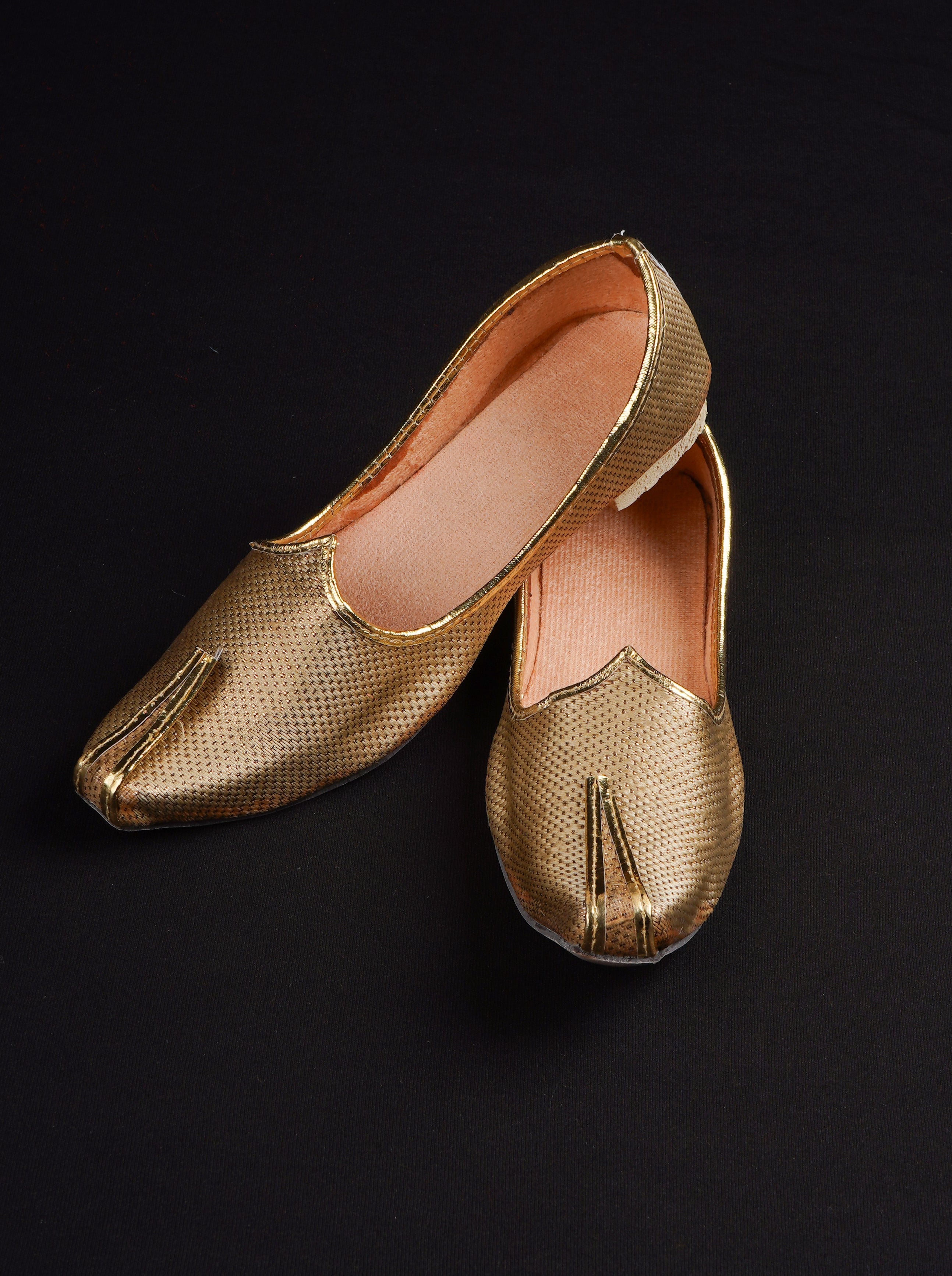 Gold Textured Heritage Pointed Mojari Shoes