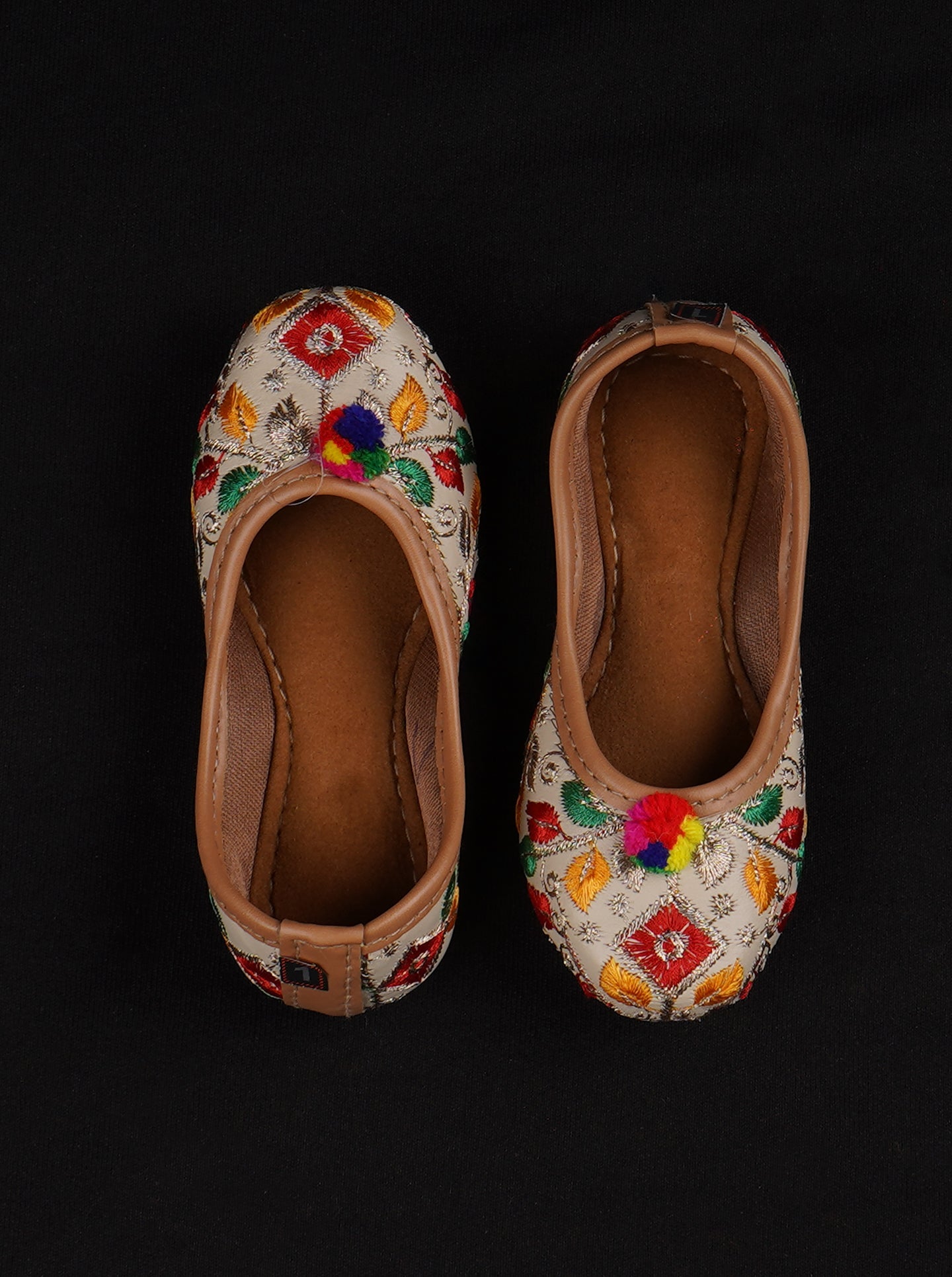 Cream Artisan Comfortable Jutti