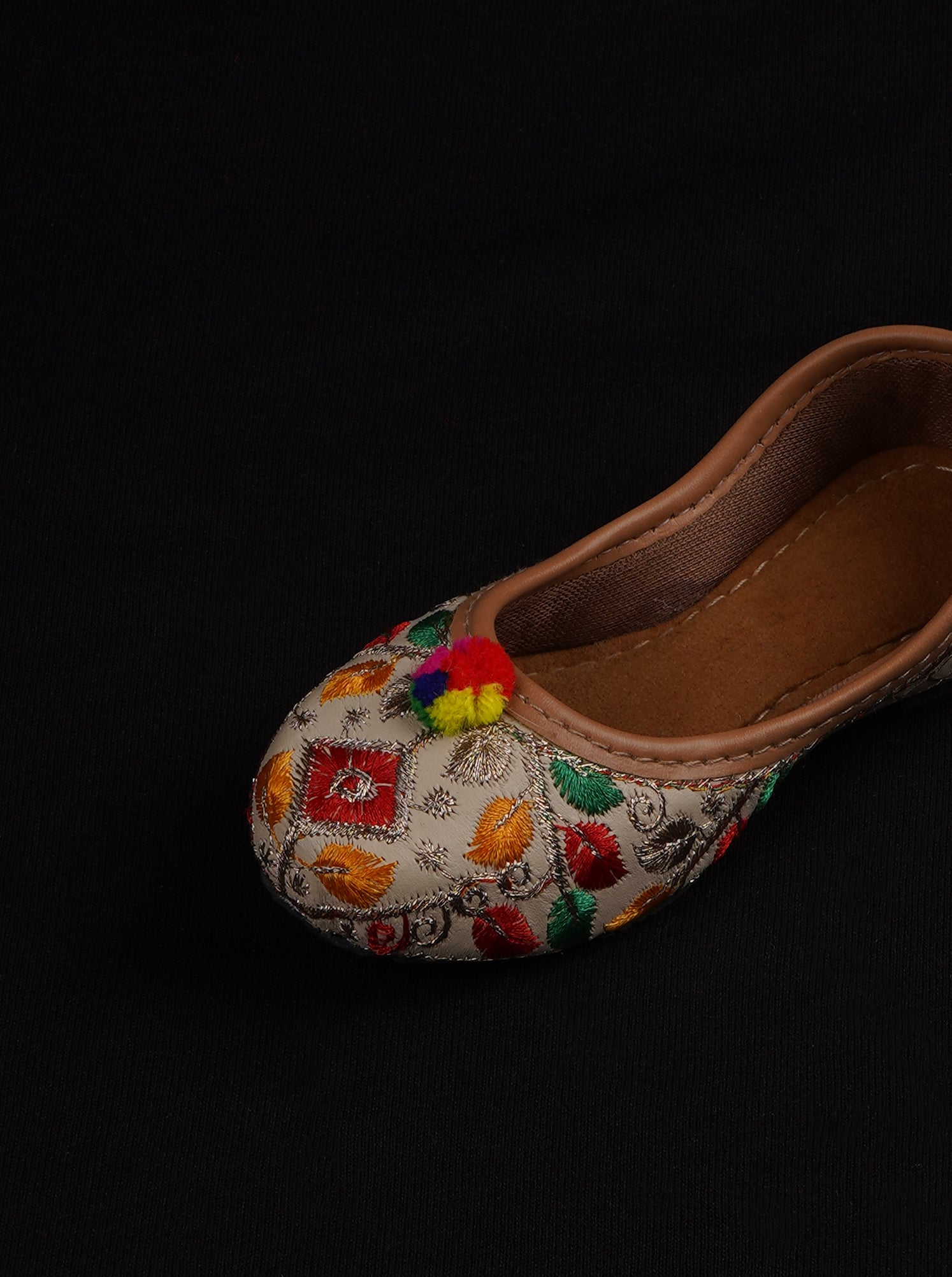 Cream Artisan Comfortable Jutti