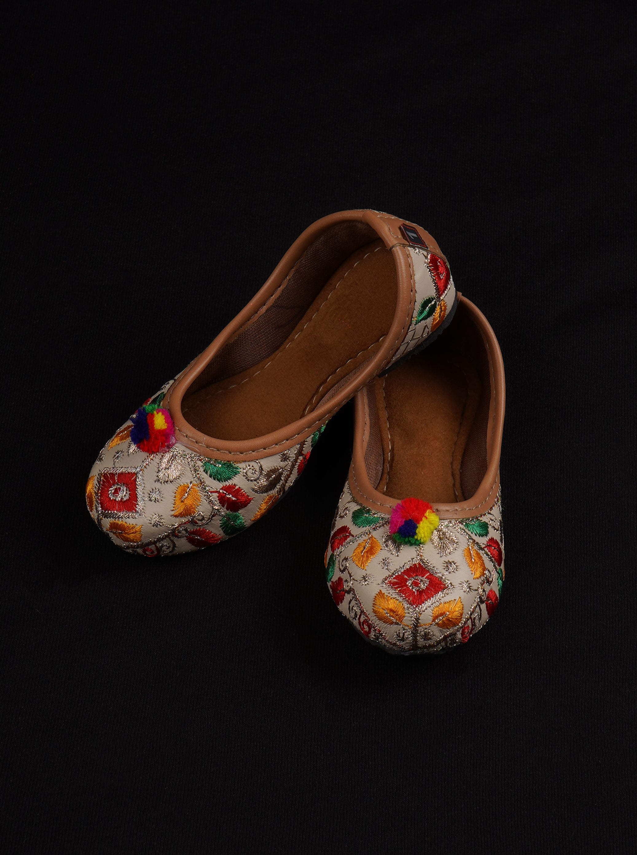 Cream Artisan Comfortable Jutti