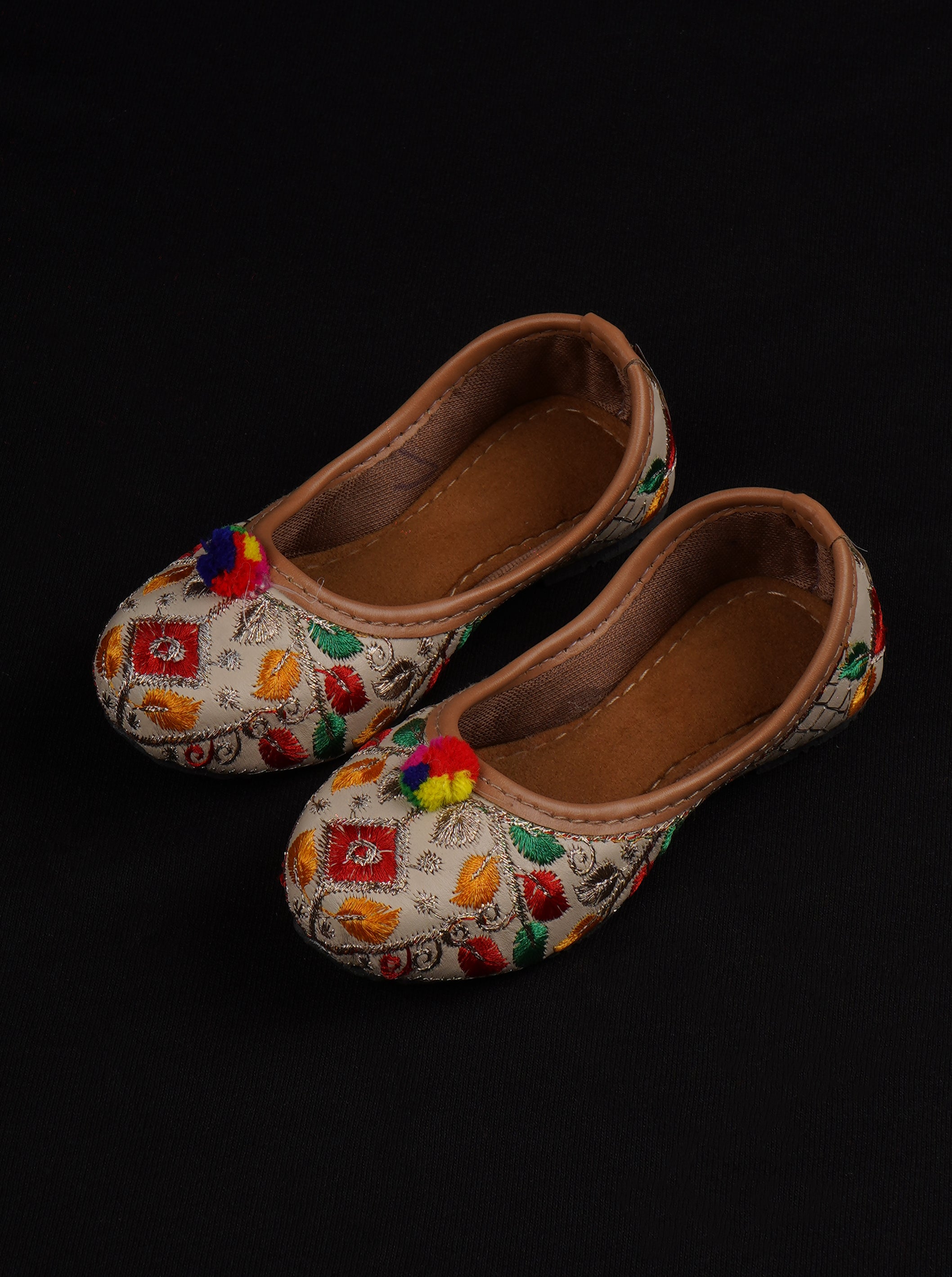Cream Artisan Comfortable Jutti
