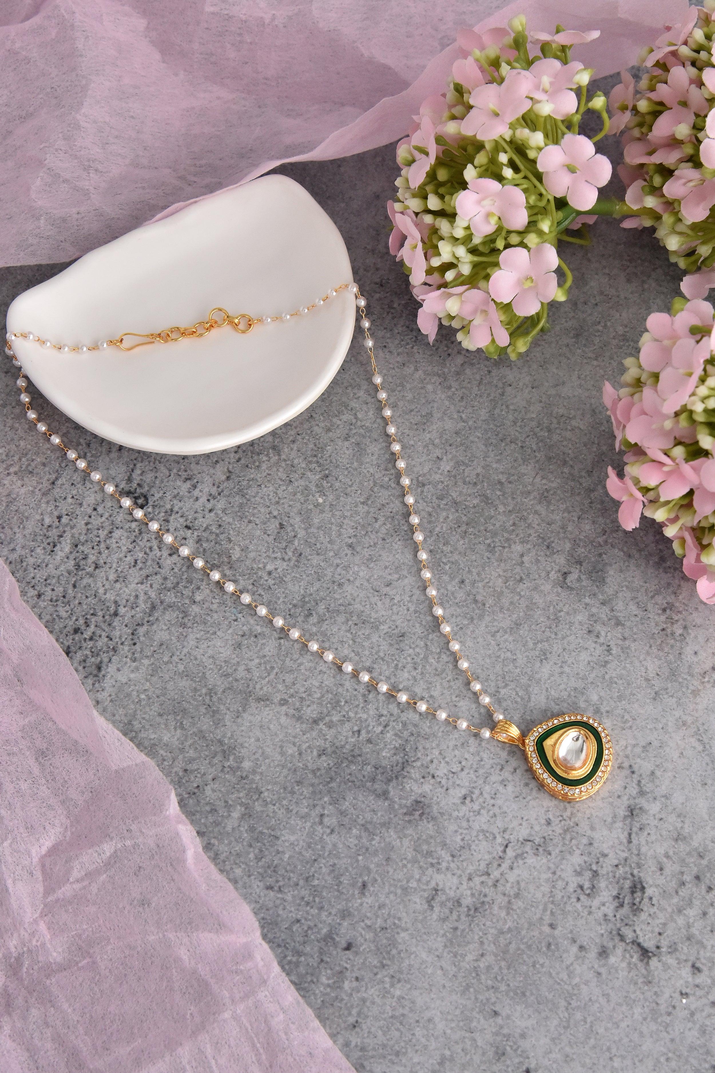 Emerald Gleam Kundan Pendant Necklaces - Dyulokha