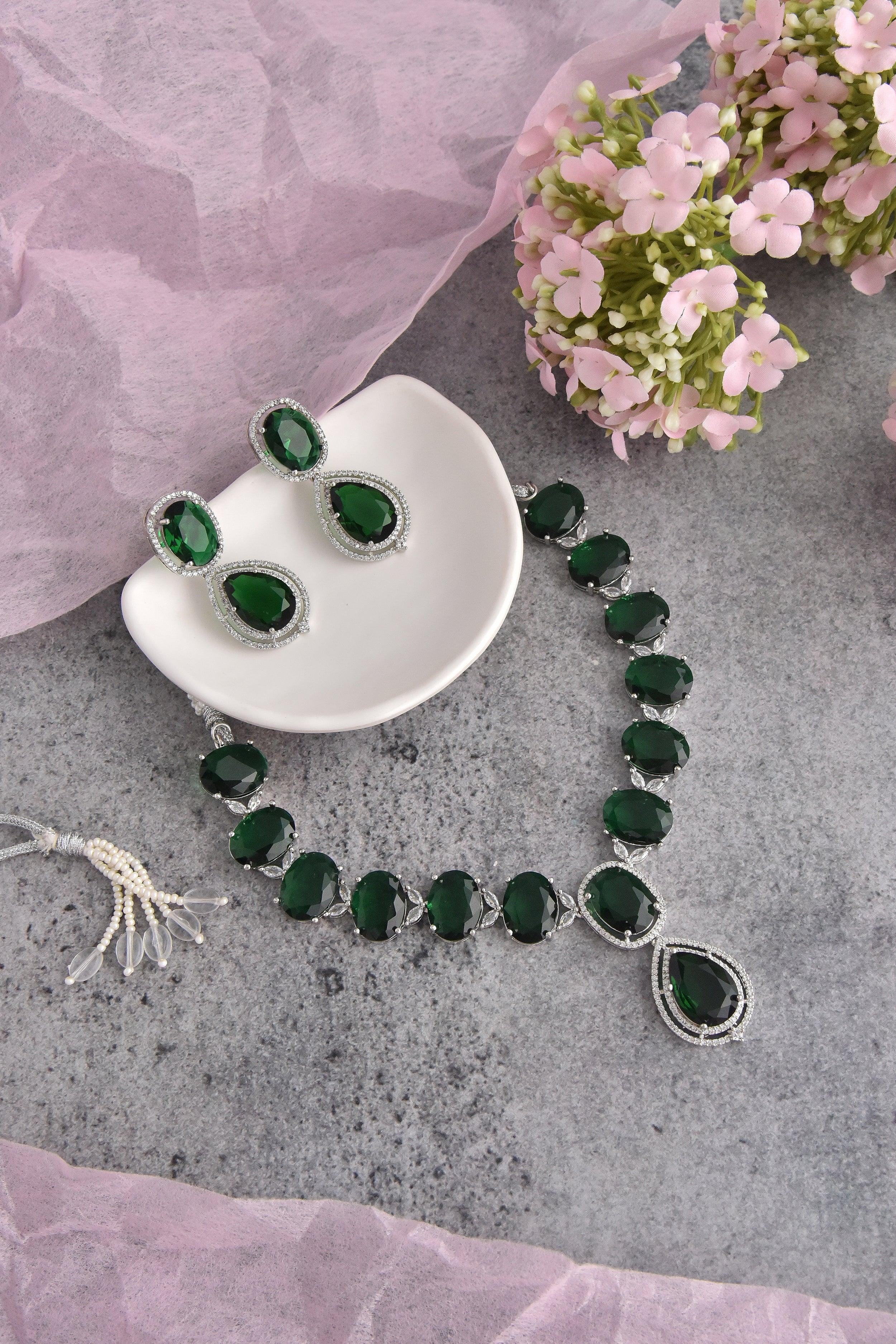 Glimmering Emerald Zirconia Necklace Ensemble - Dyulokha