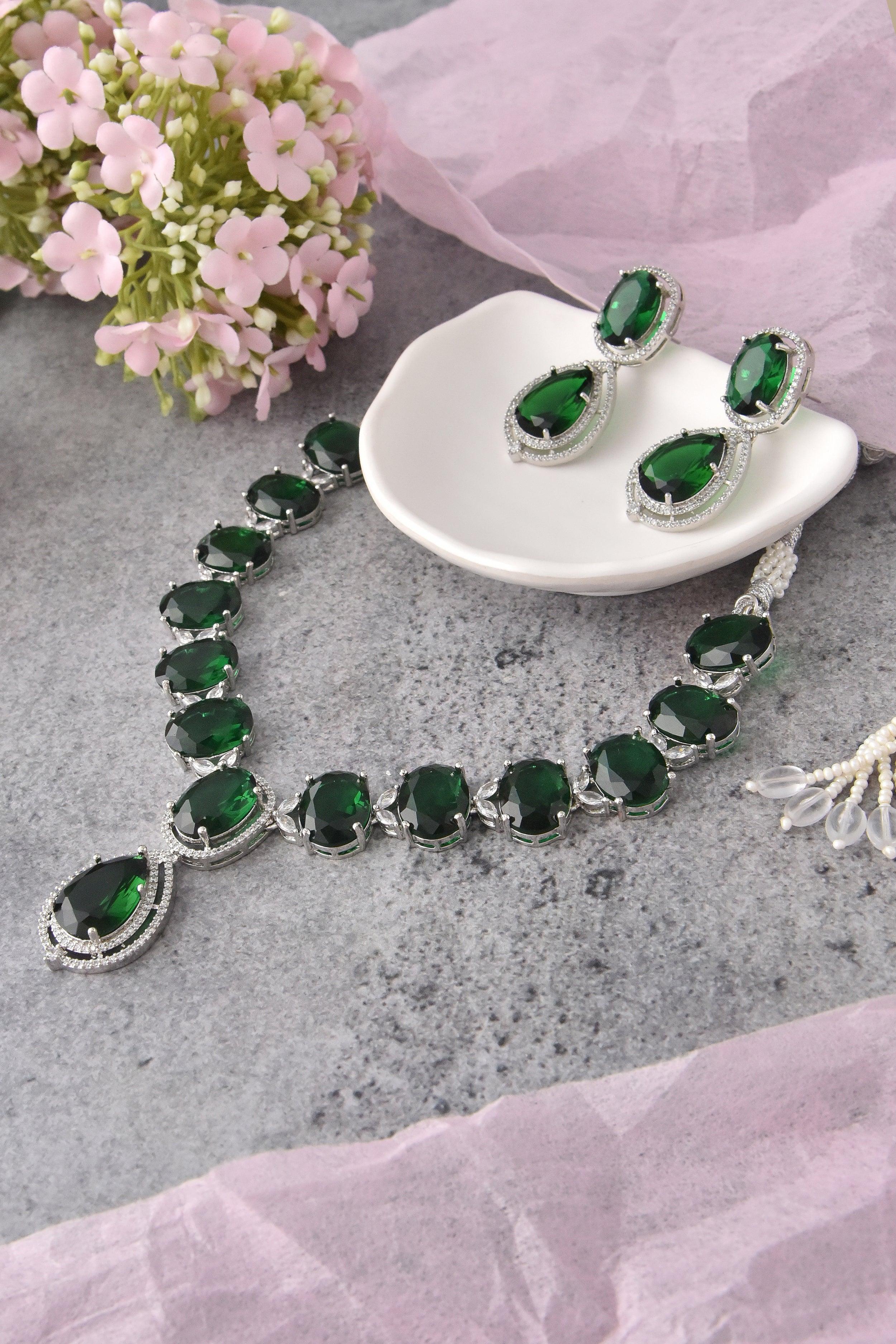 Glimmering Emerald Zirconia Necklace Ensemble - Dyulokha