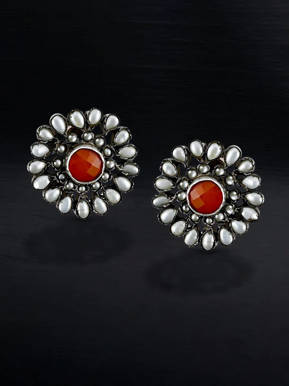 Eclat Contrast Studs