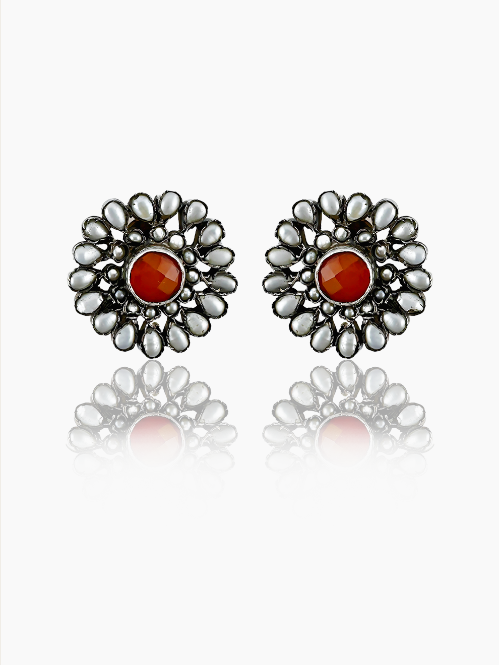 Eclat Contrast Studs
