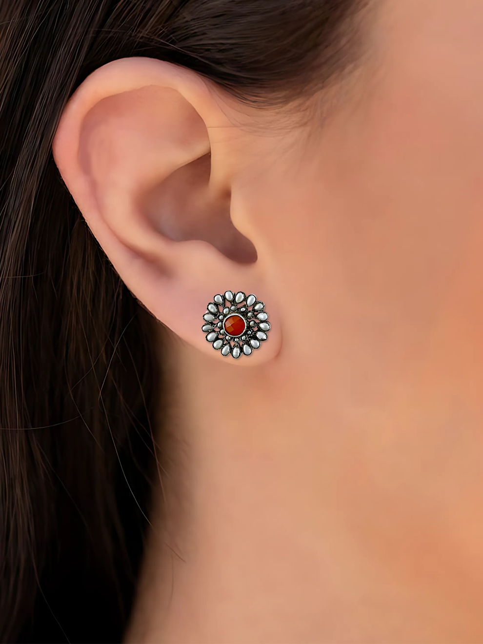 Eclat Contrast Studs