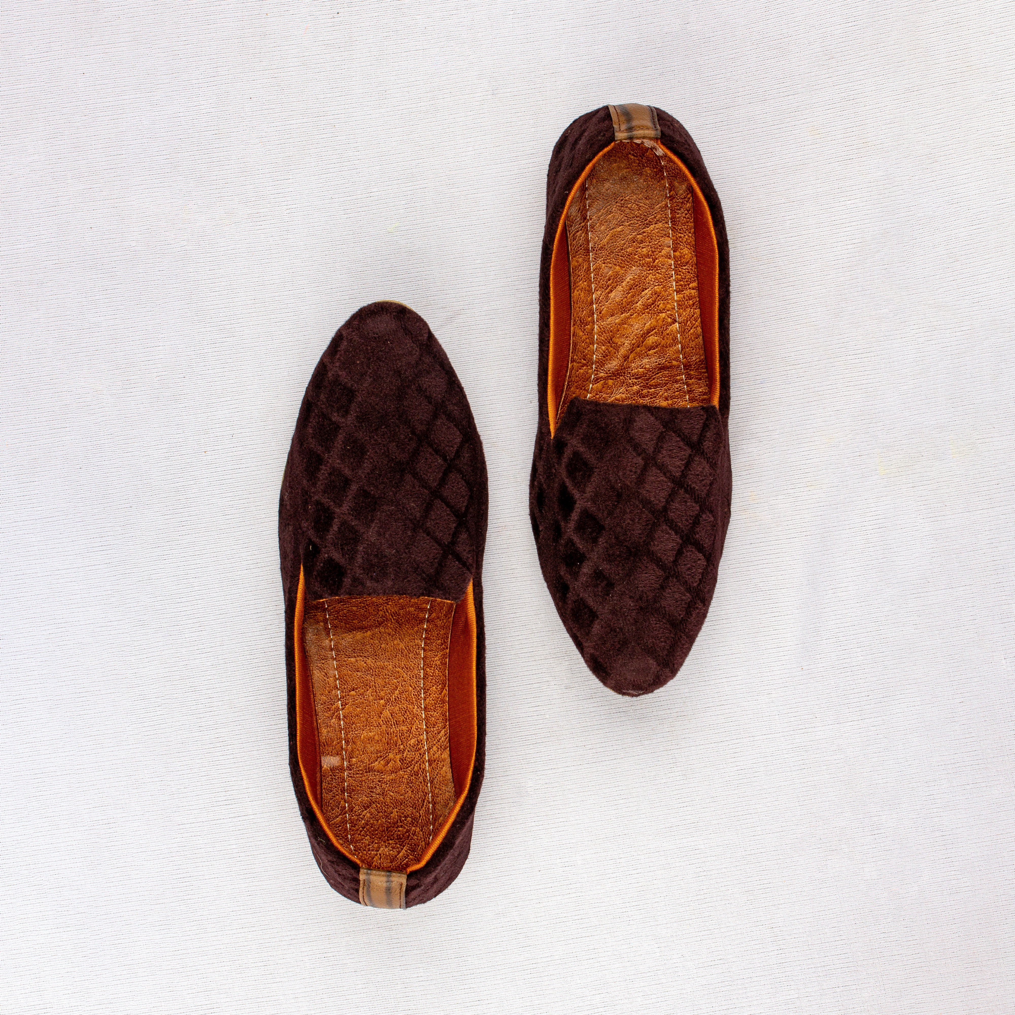 Black Textured Almond Mojari