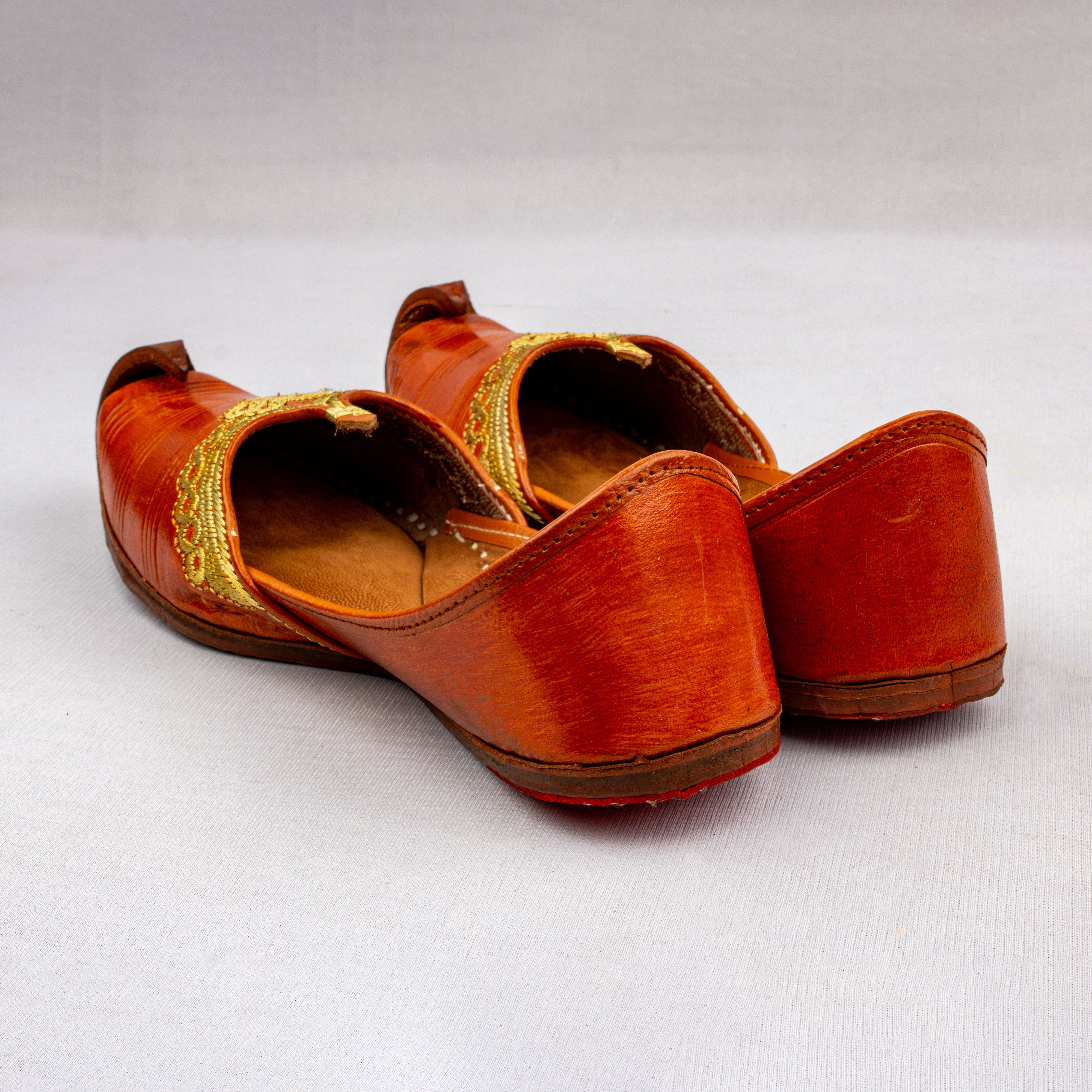 Brown Artisan Pointed Mojari
