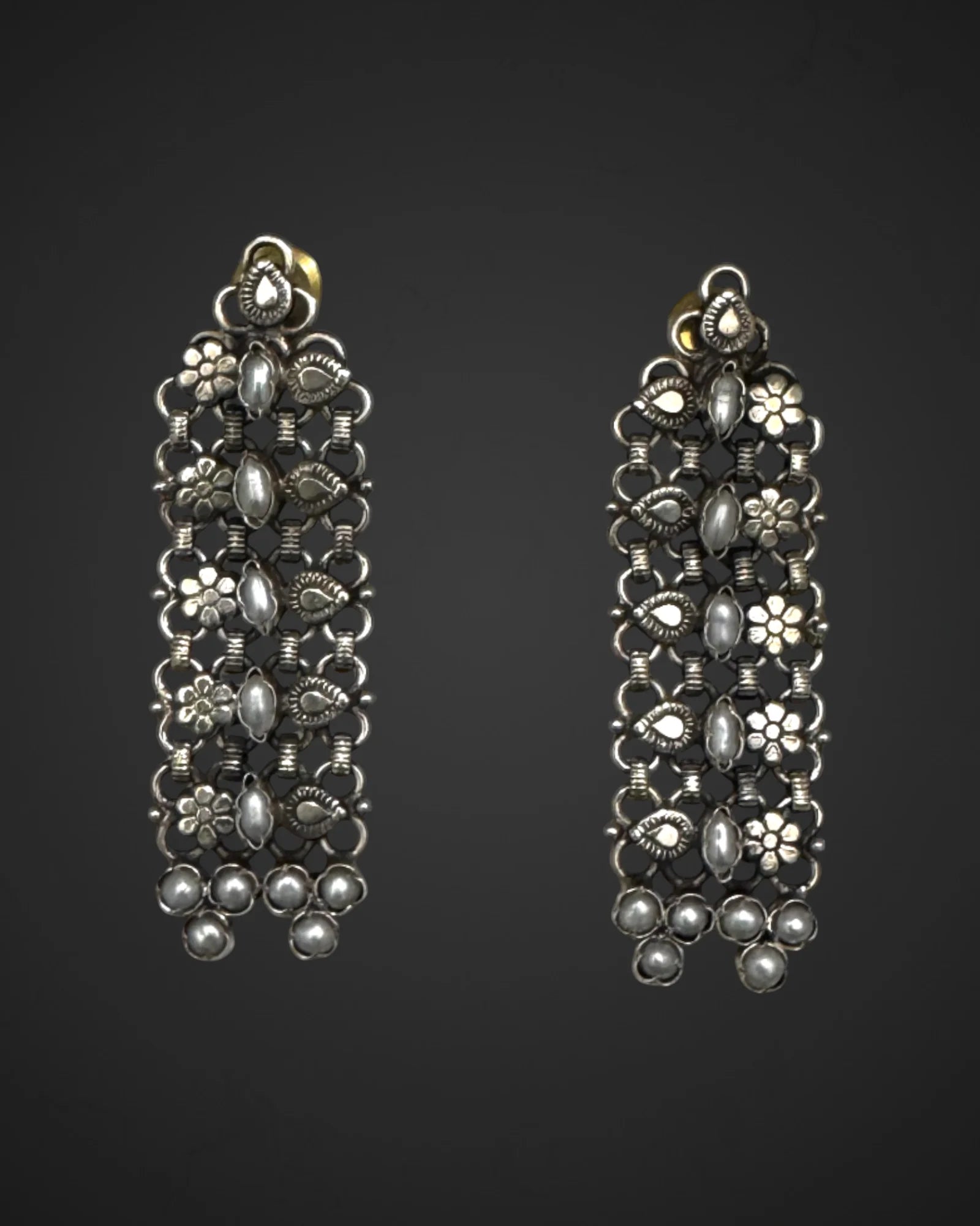 Pearl Sway Danglers