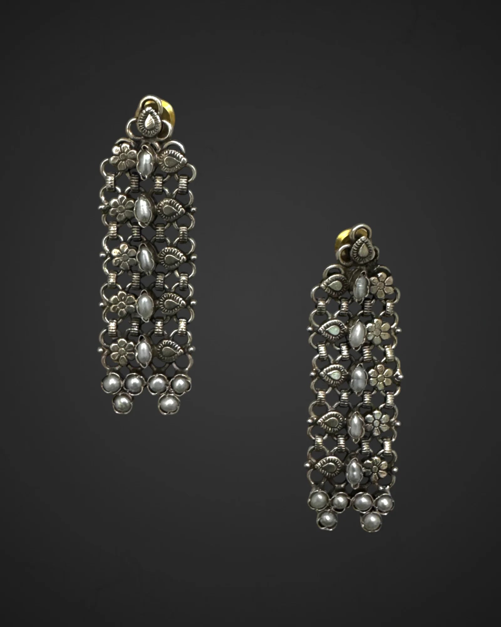 Pearl Sway Danglers