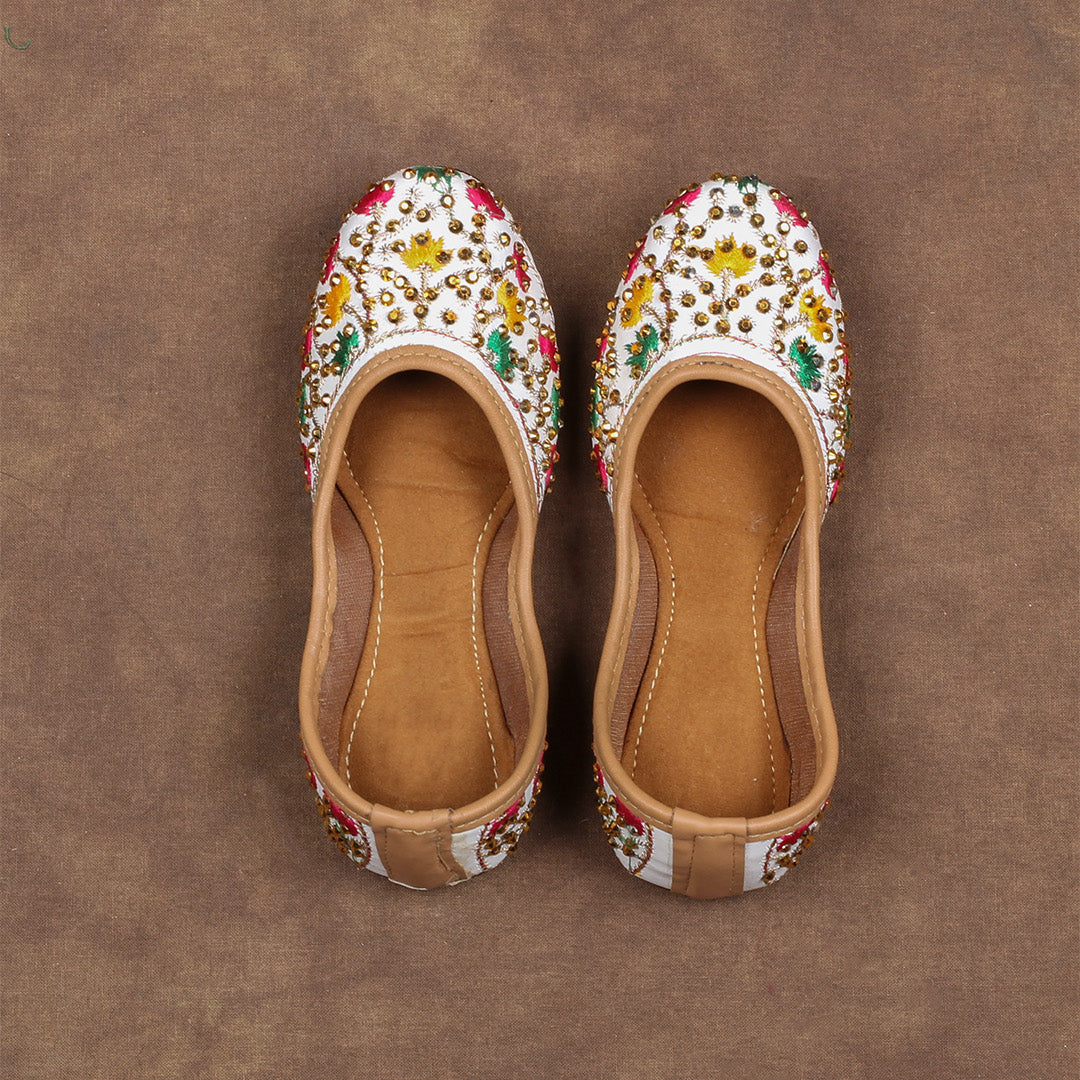 Off White Soft Closed Toe Ethnic Jutti