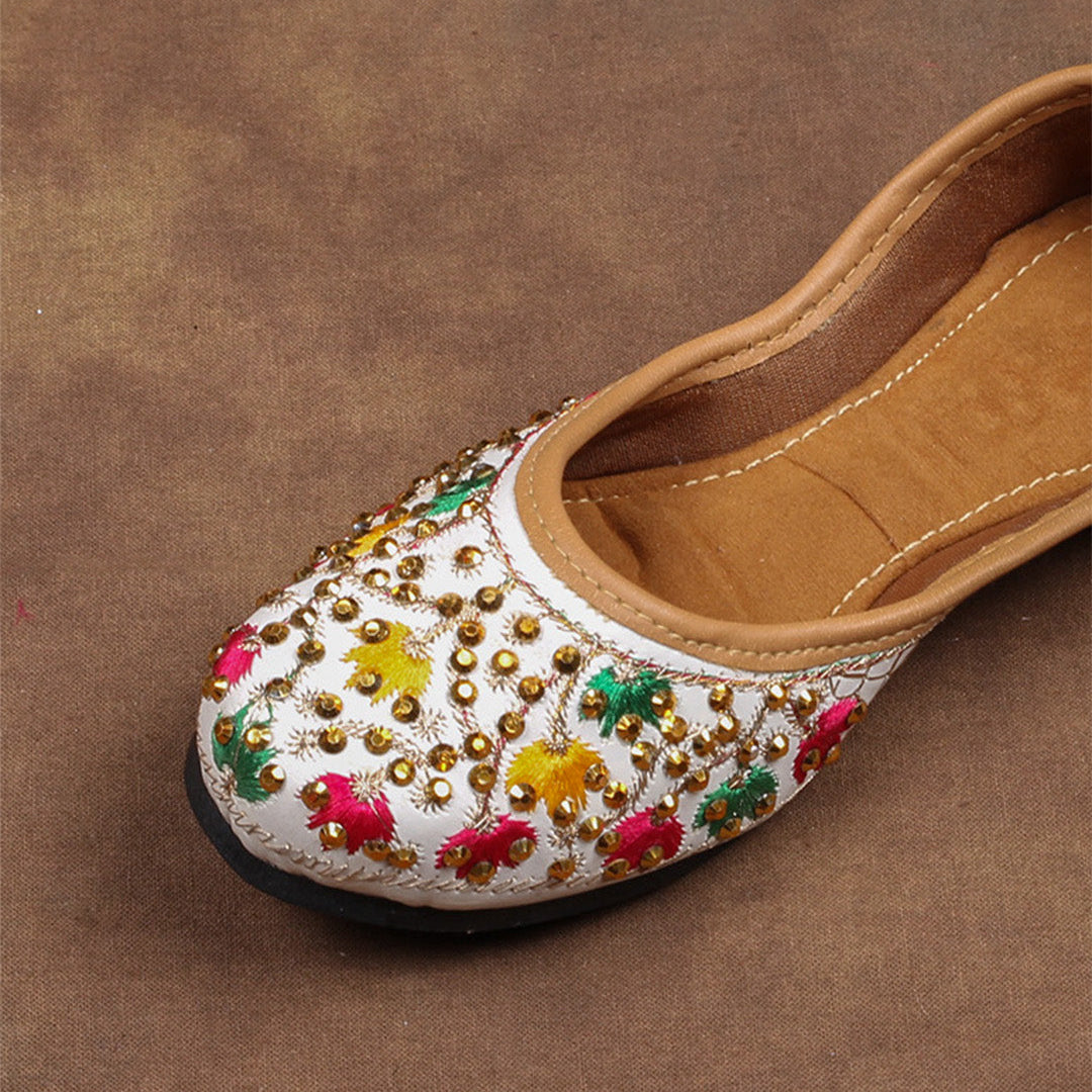 Off White Soft Closed Toe Ethnic Jutti