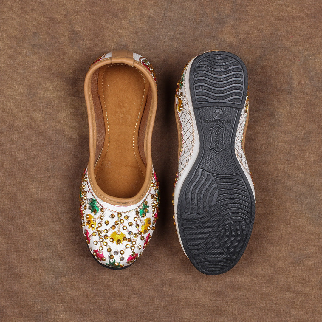 Off White Soft Closed Toe Ethnic Jutti