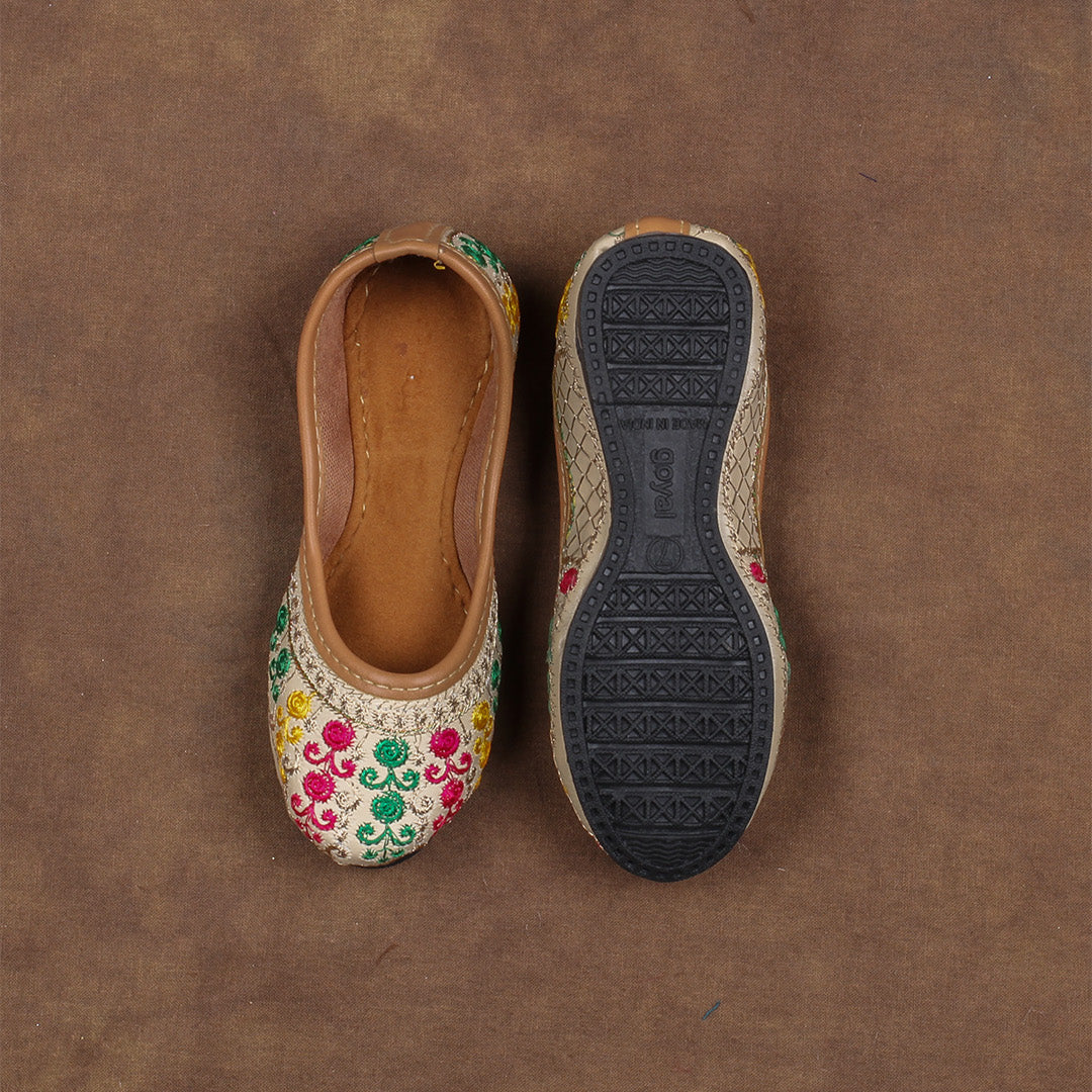 Handcrafted Beige Closed Toe Ethnic Jutti