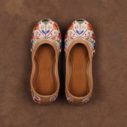 Textured Beige Closed Toe Jutti