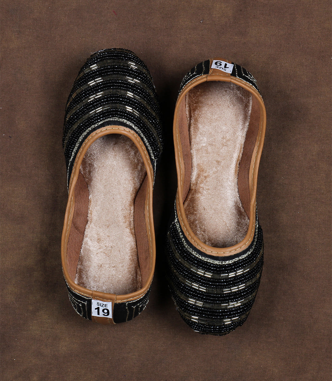 Soft Fabric Black Round Toe Jutti