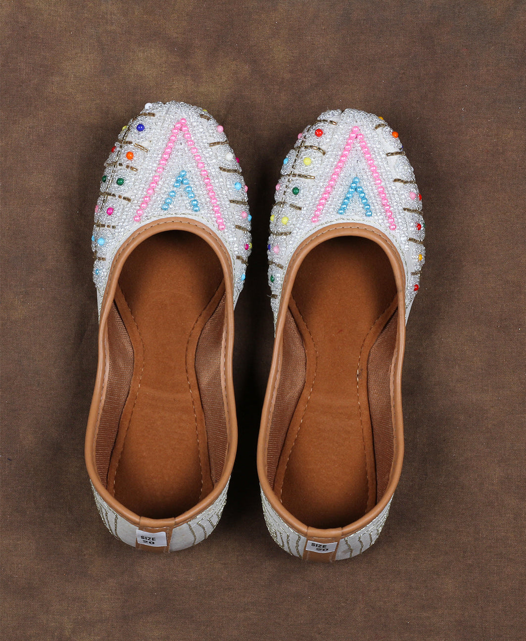 Traditional White Artisan Round Toe Jutti