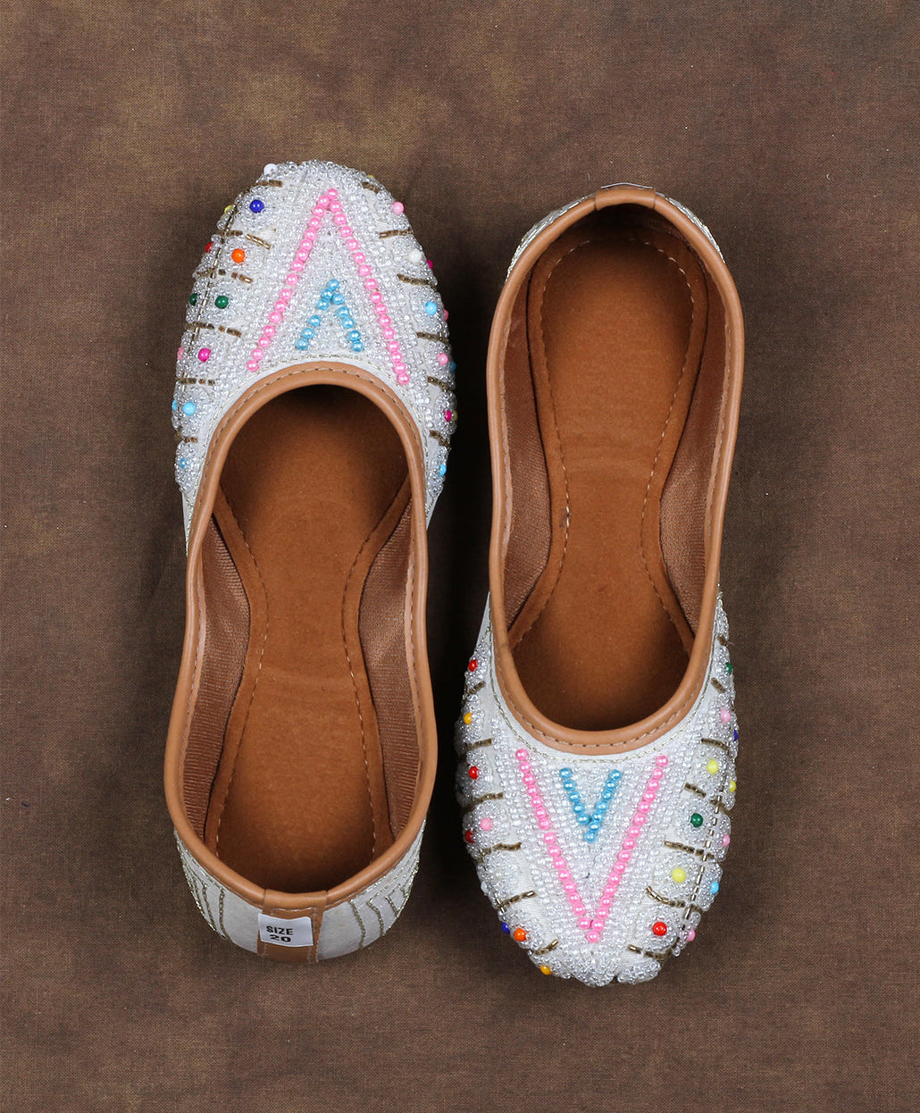 Traditional White Artisan Round Toe Jutti