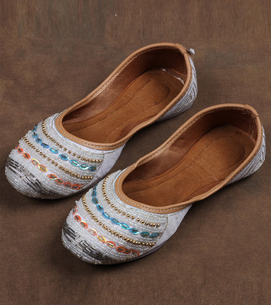 White Comfortable Stylish Ethnic Jutti