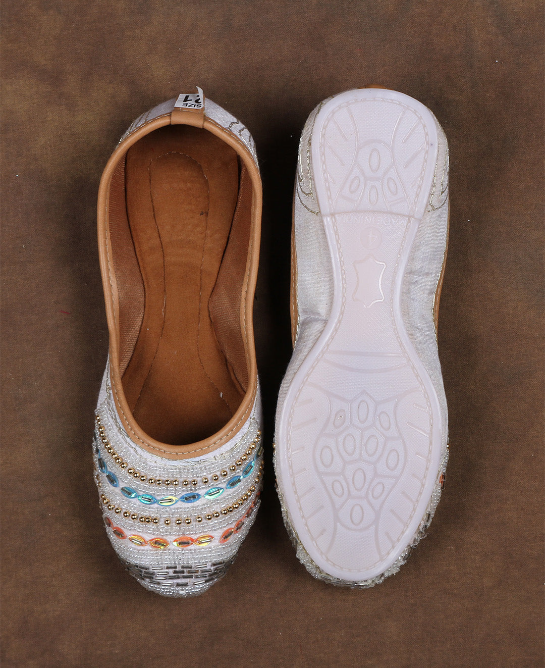 White Comfortable Stylish Ethnic Jutti