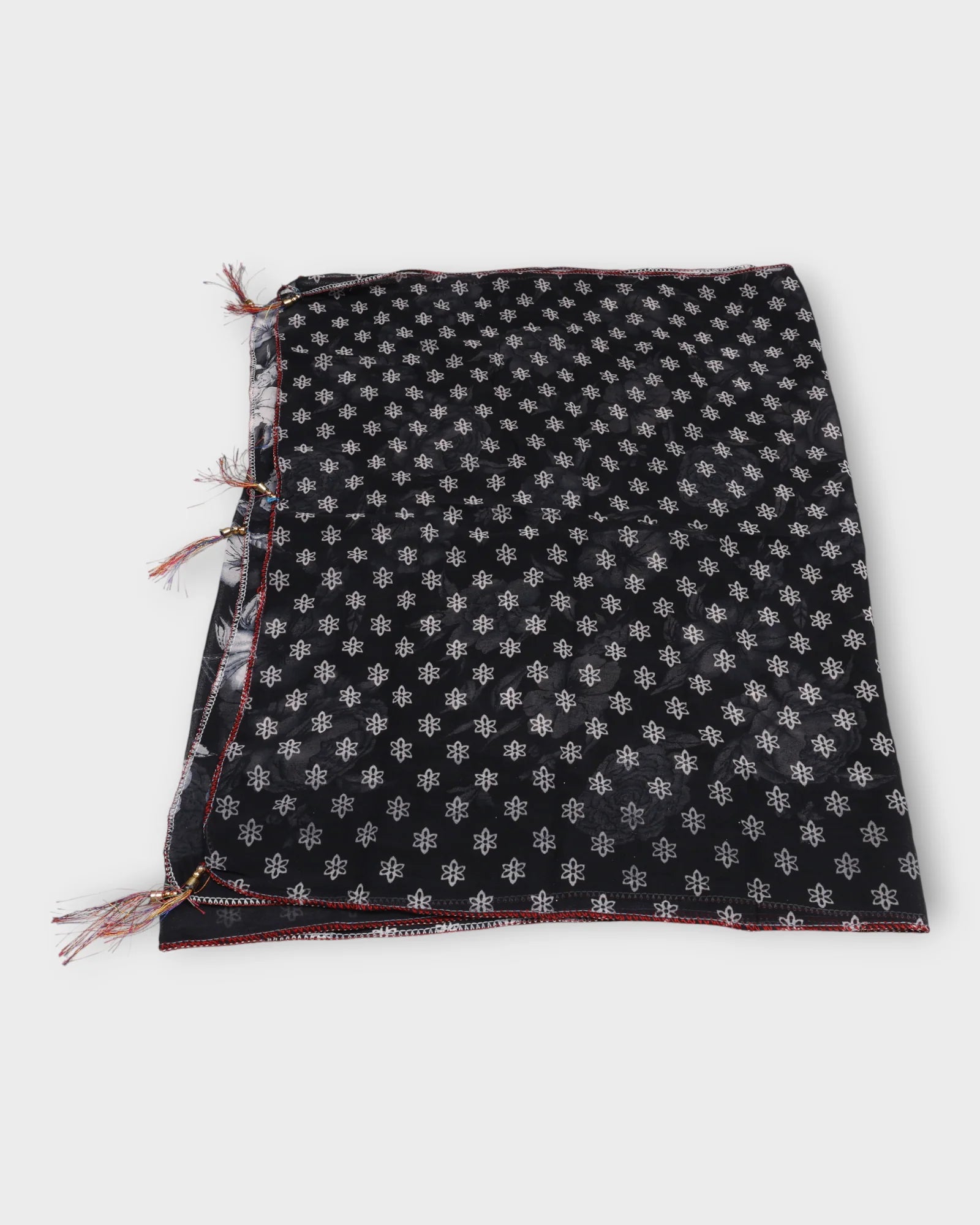 Sleek Scarf with Flowers
