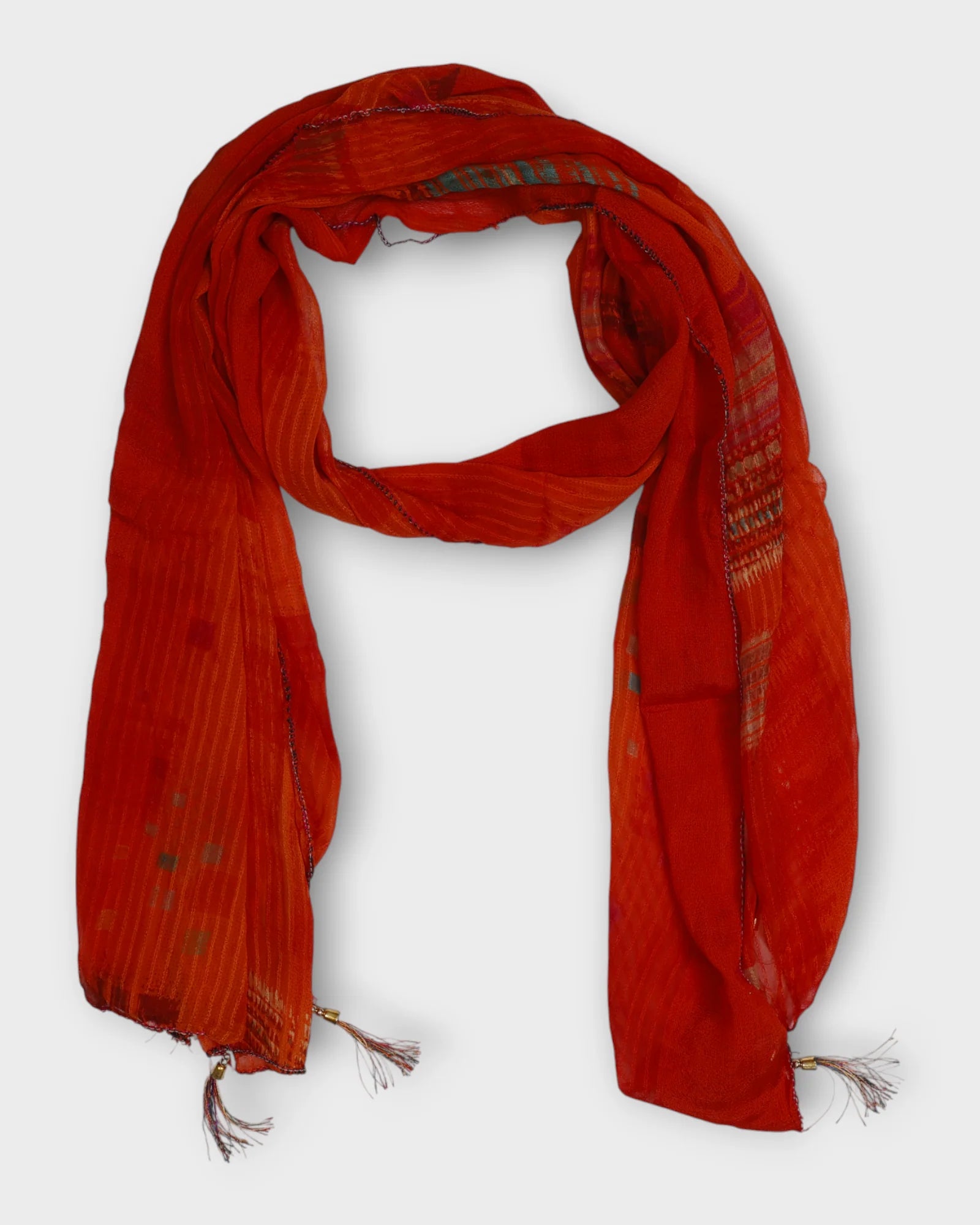 Stylish Scarf with Patterned Stripes