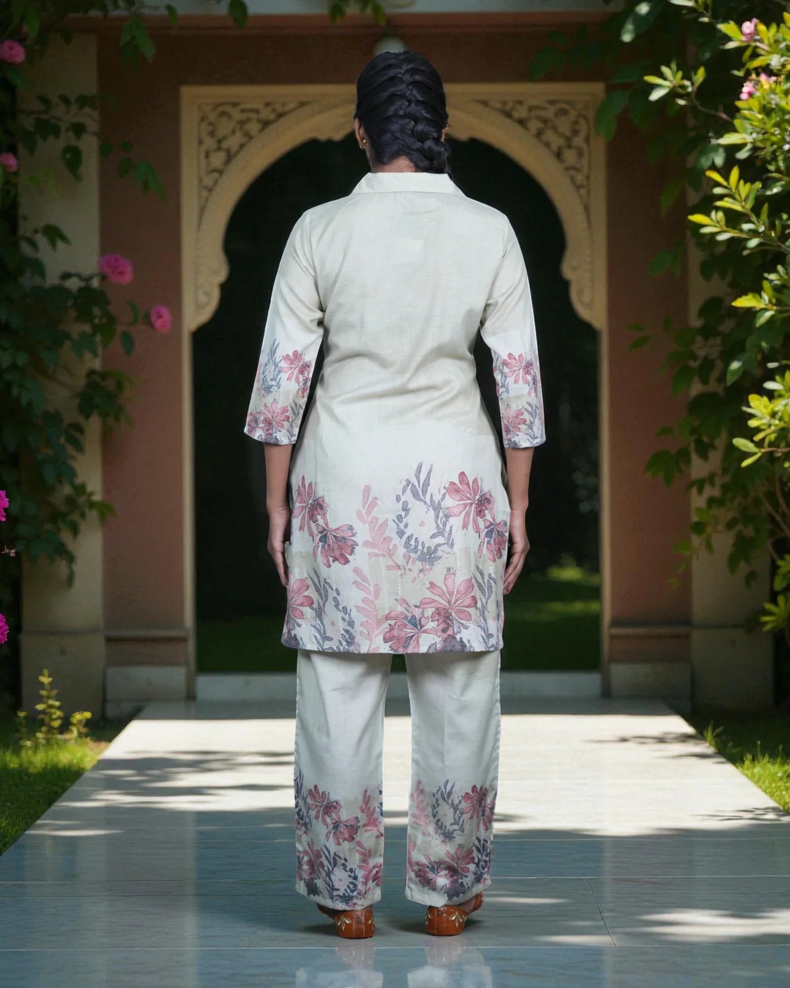 Floral Cotton Ankle Pants With Elegant Embroidery