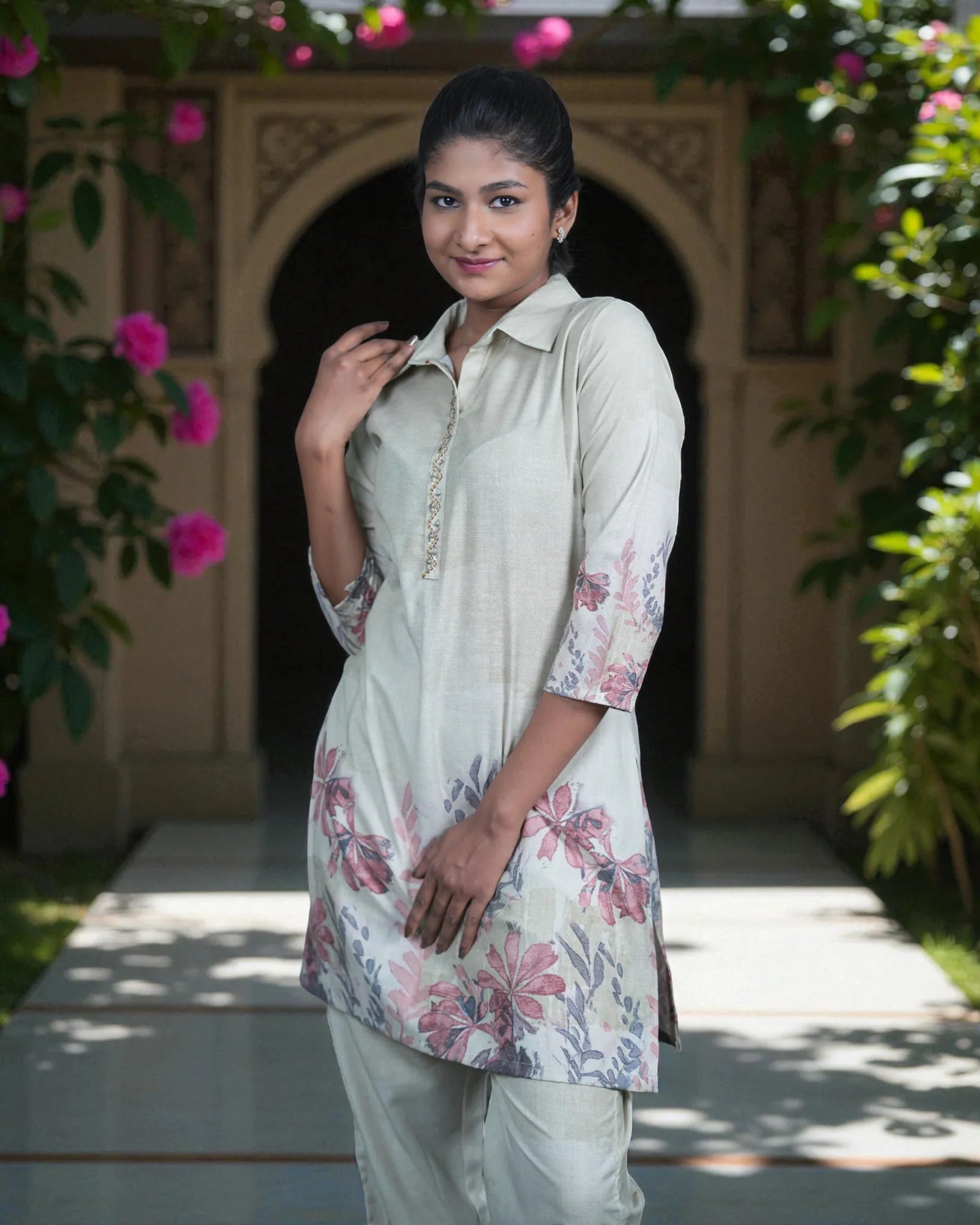 Floral Cotton Ankle Pants With Elegant Embroidery